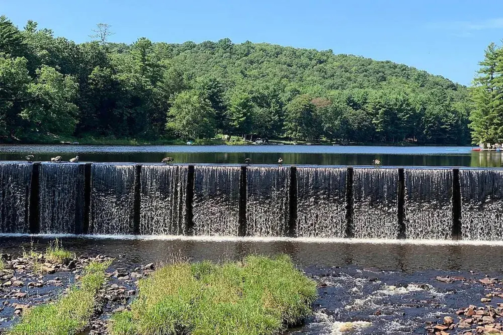 Lakefront Poconos Retreat w/ Hot Tub, Near Hiking!
