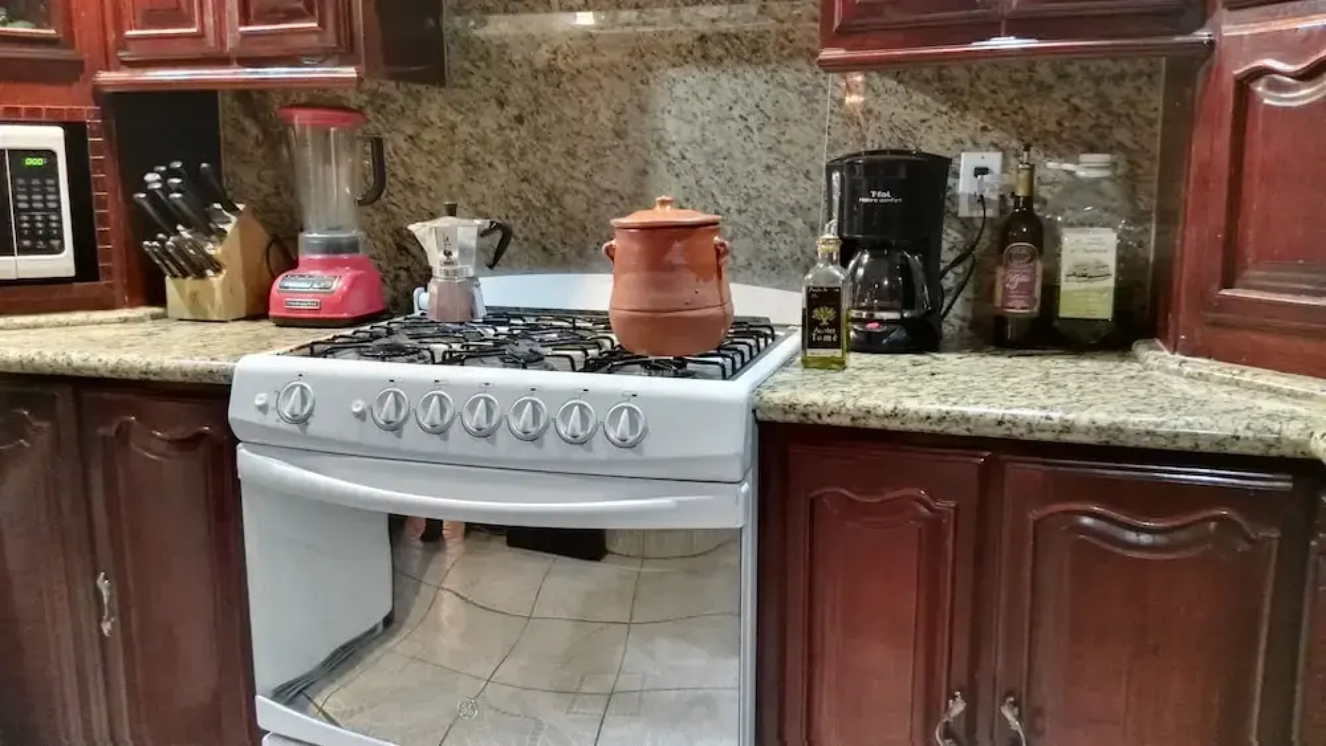 Lia Ajijic - Lakeside B&B