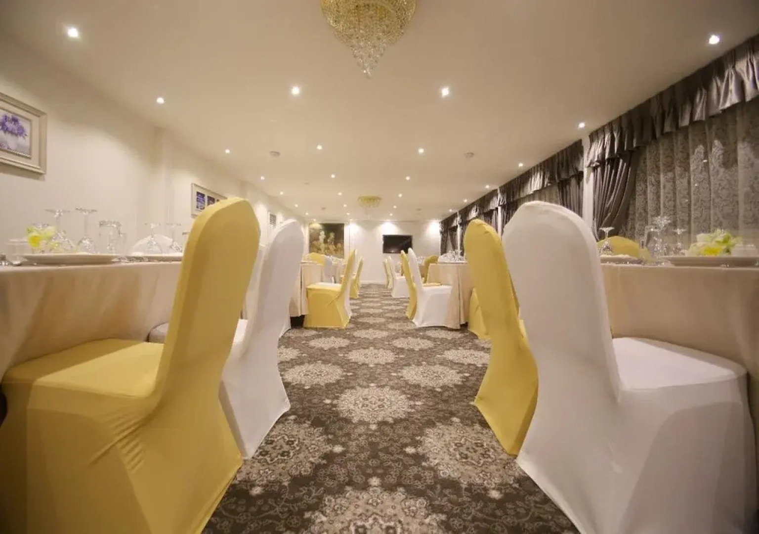 Elegant Suites Hotel