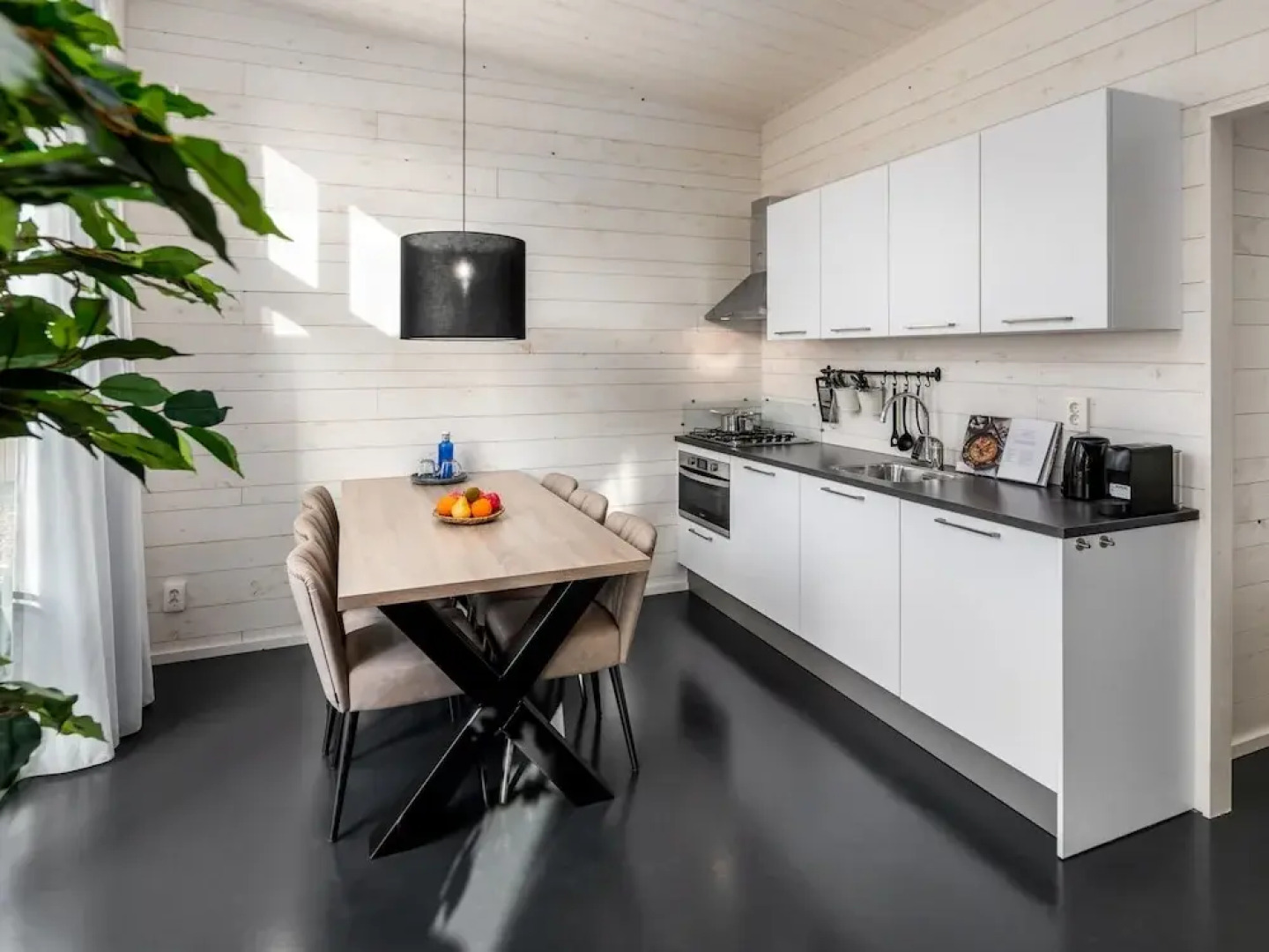 Water Lodge in Schaijk by the Waterside