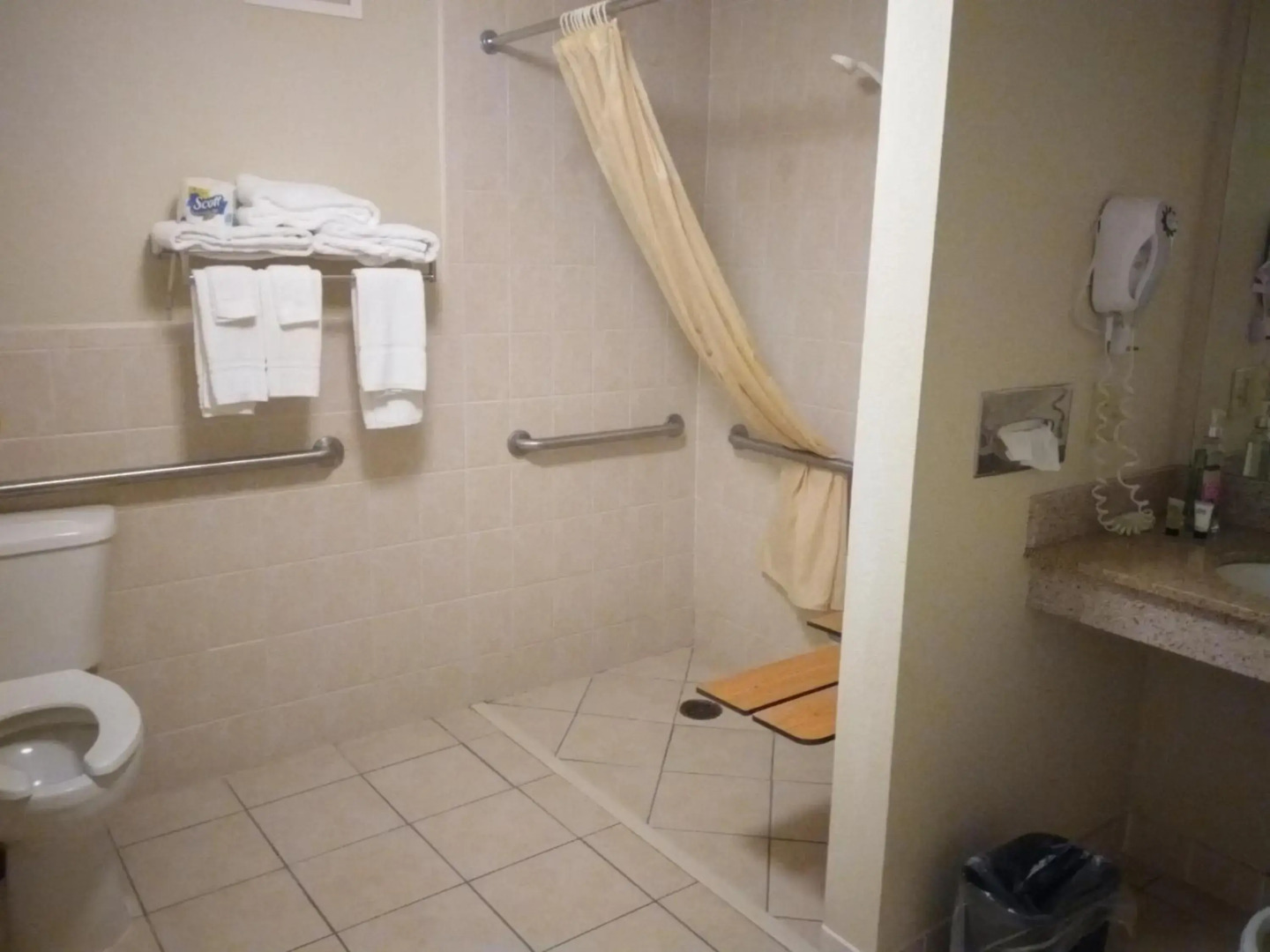 Madelia Hotel & Suites