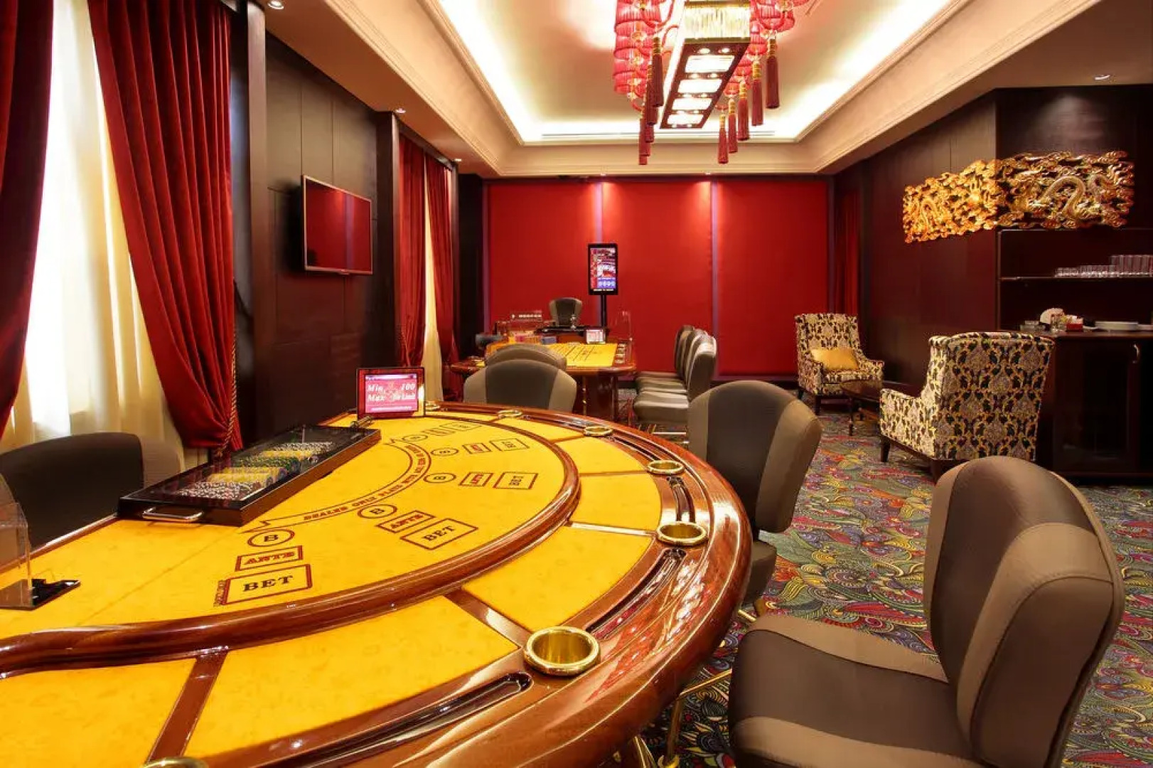 Royal Plaza Hotel and Casino