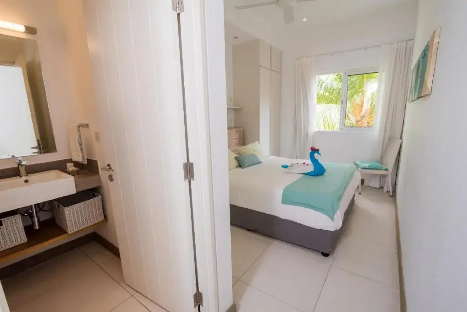 Summer Breeze - Beachfront - 3 Bedrooms Suite