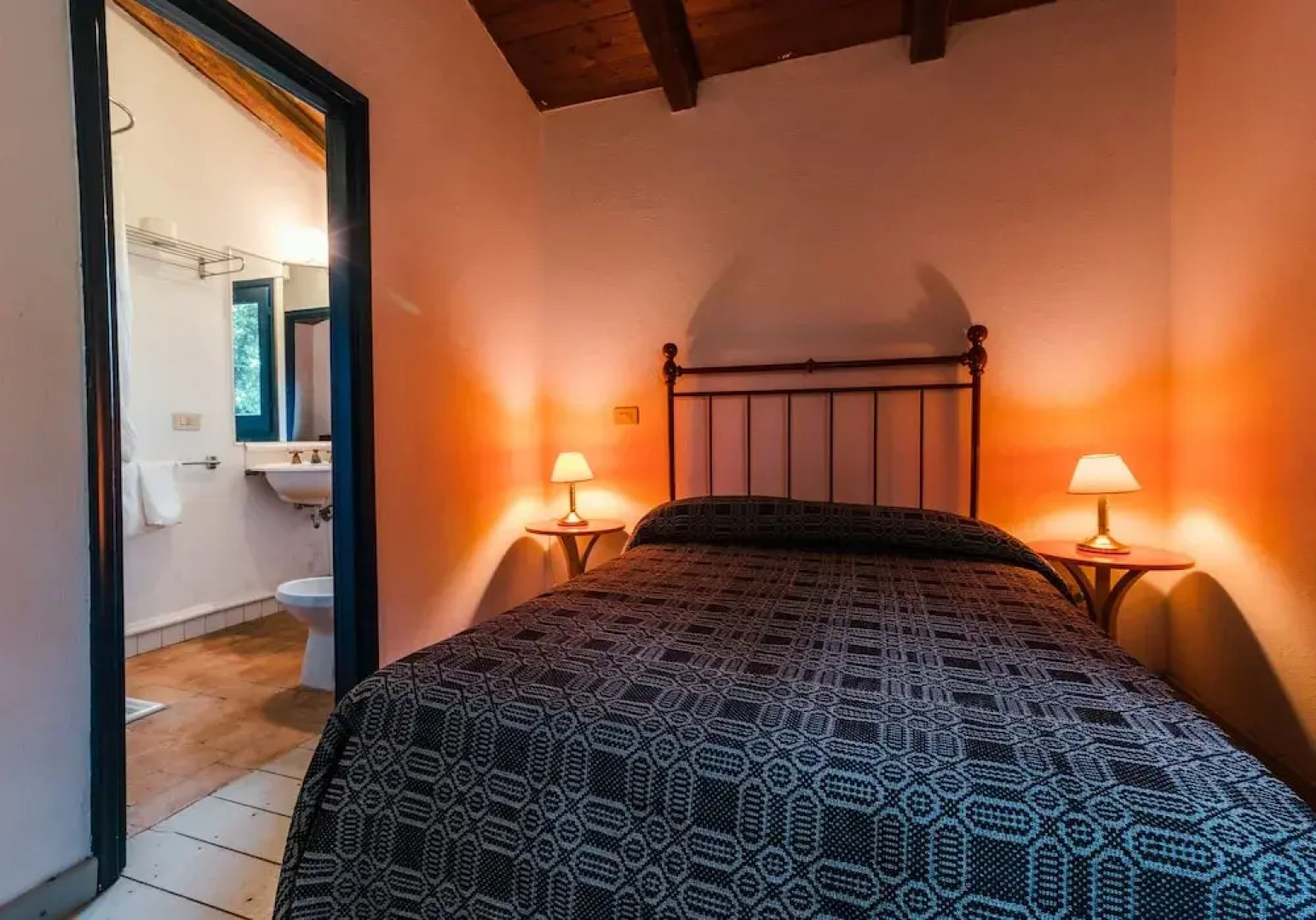 Donkeys and Roses La Casa delle Querce