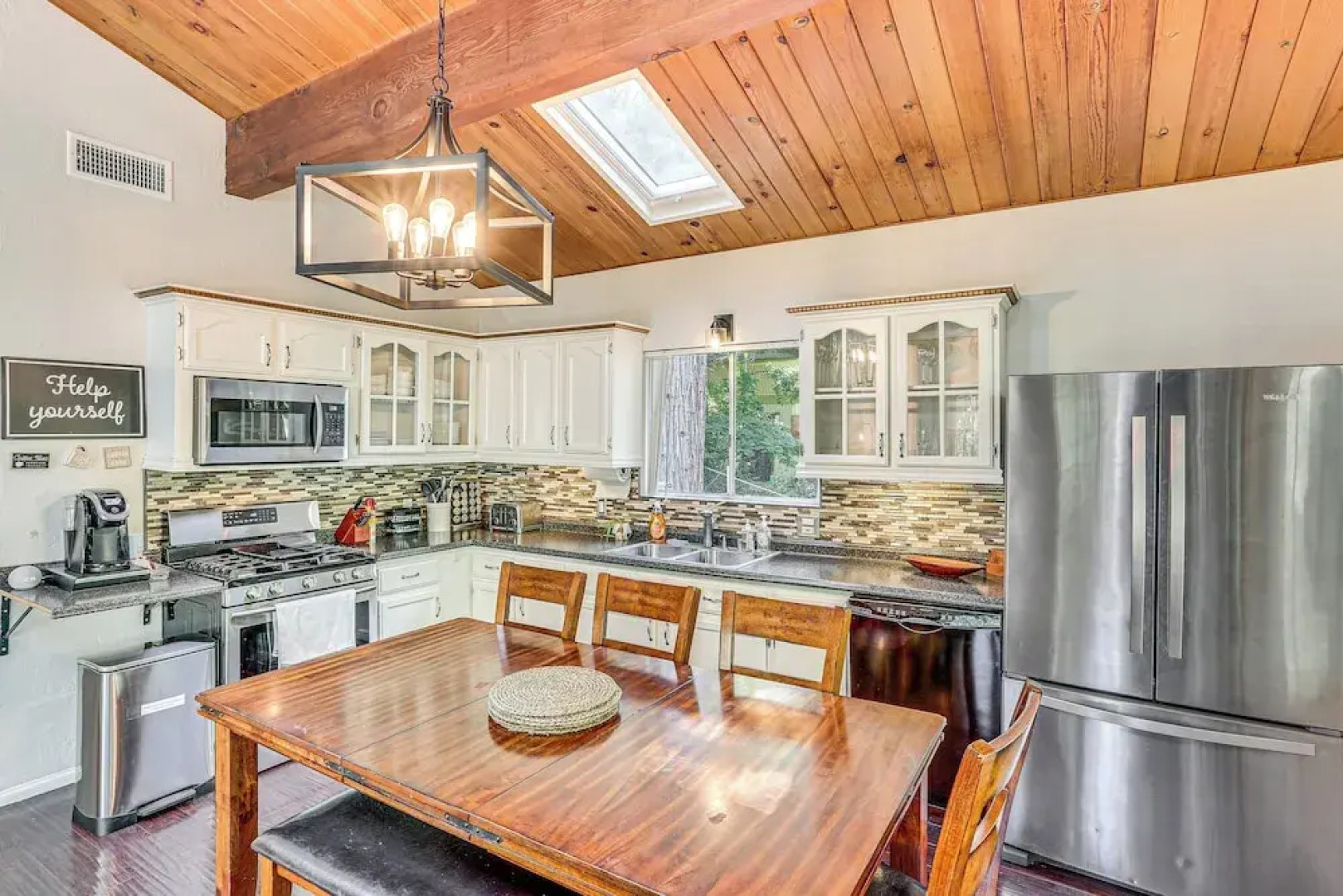 1 Mi to Lake: Crestline Cabin w/ Deck + Gas Grill!