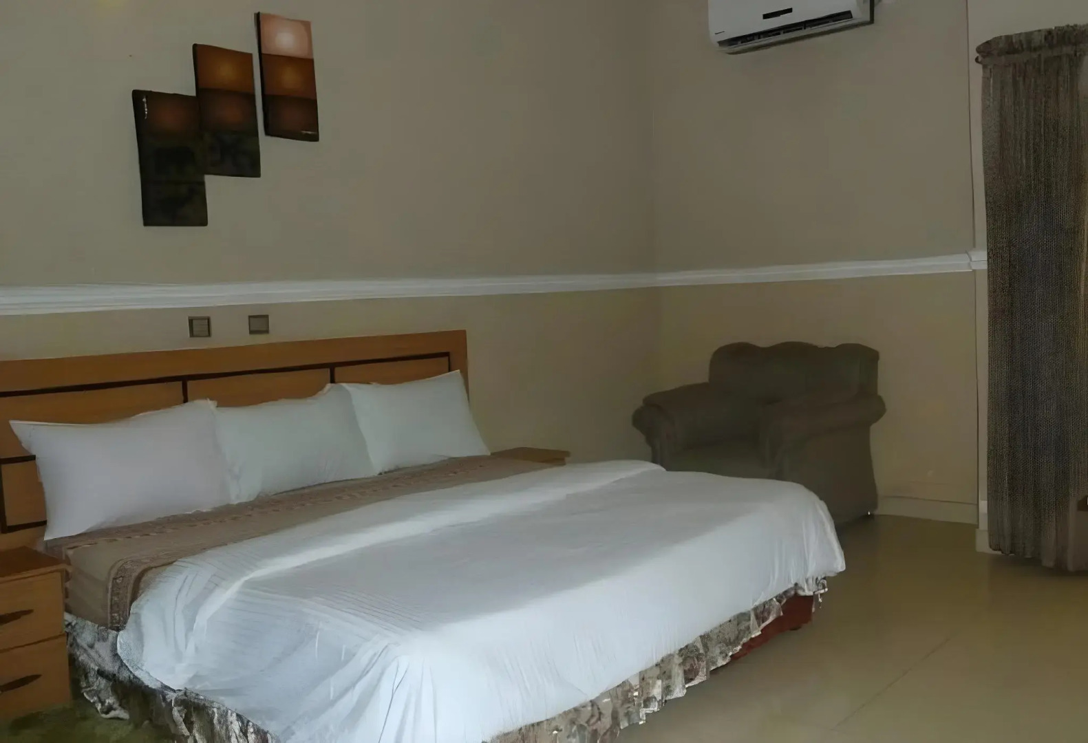 Ritz-Carinton Suites