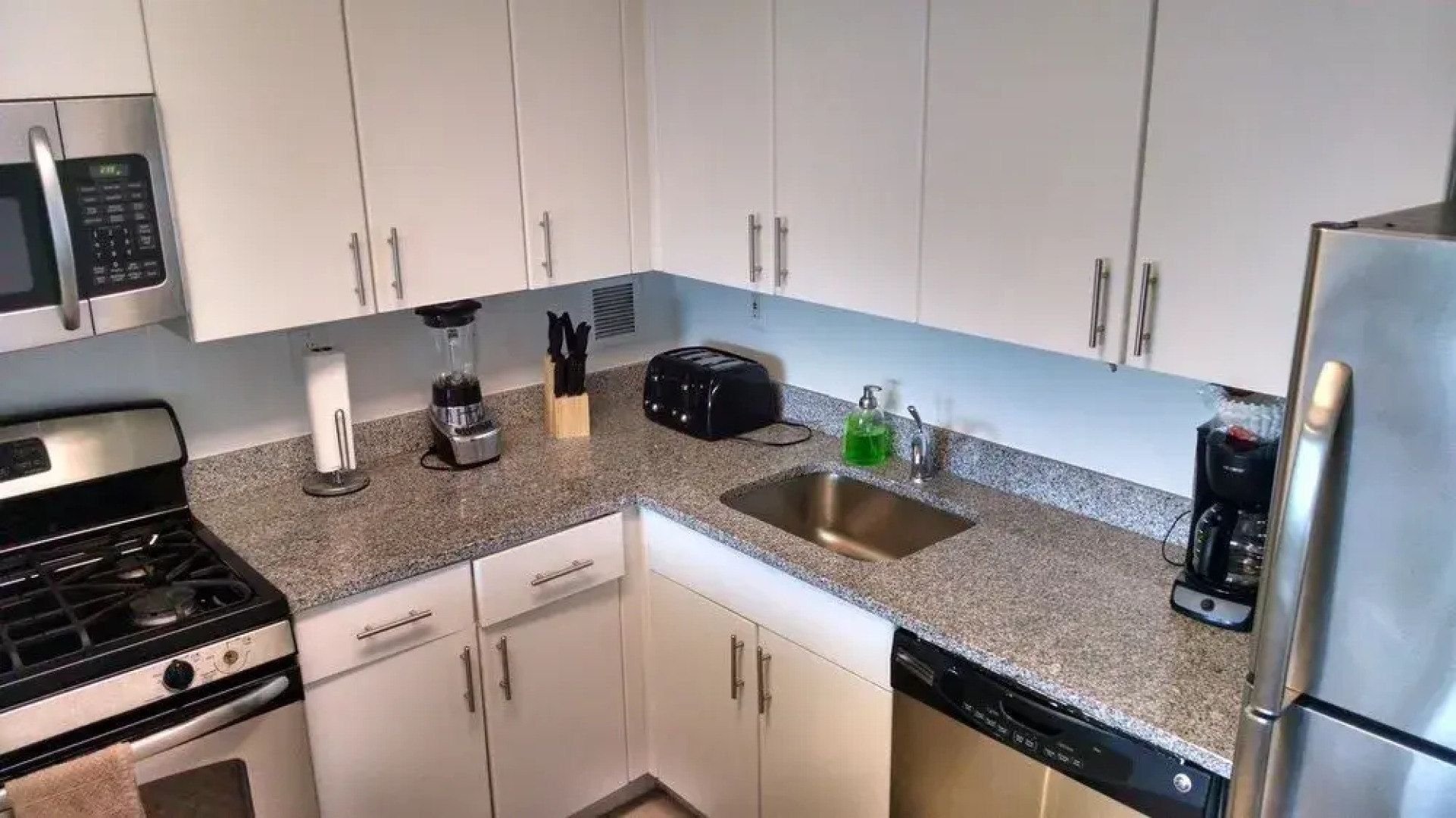 Cesar Suites at River Court