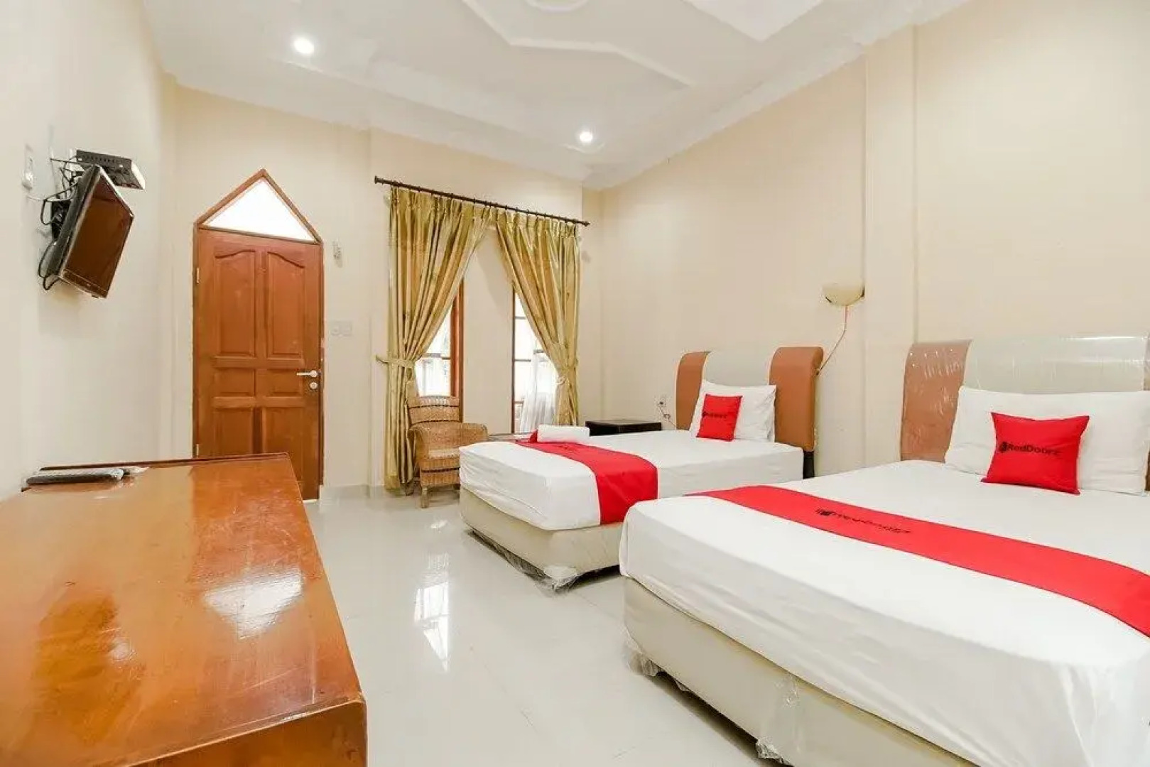 RedDoorz Plus @ Jalan Tugu Silalahi Tongging