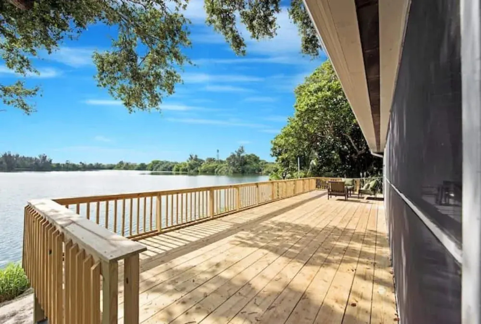 Lake view close to Hard Rock Casino smart TV