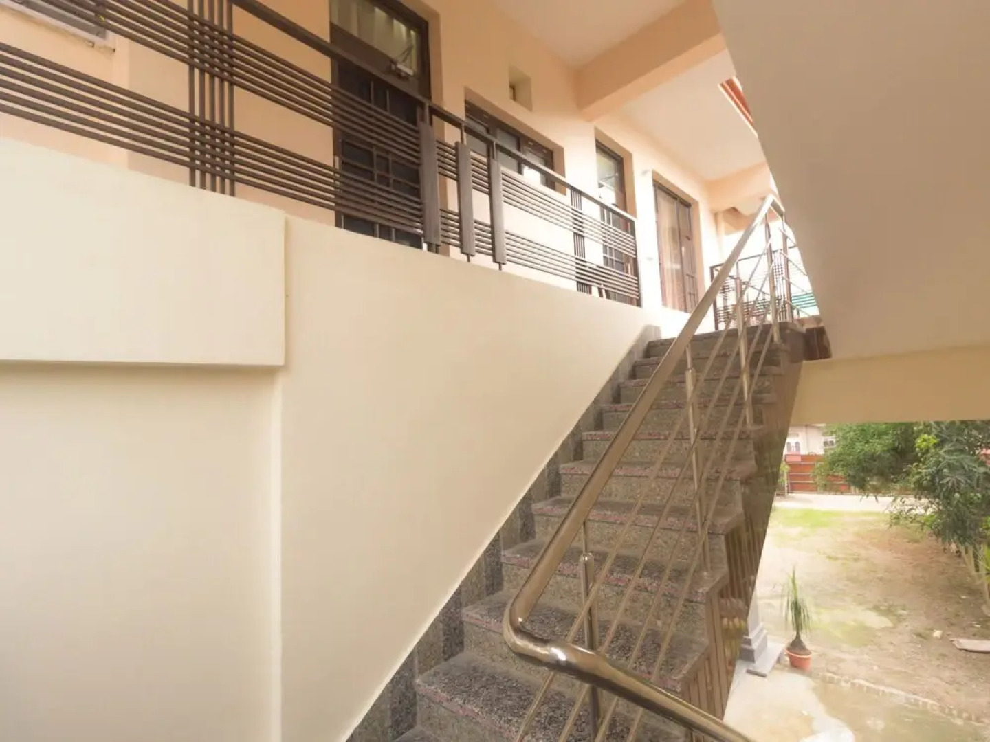 OYO 16725 Home Modern 1 BHK Villa Sheela Chowk