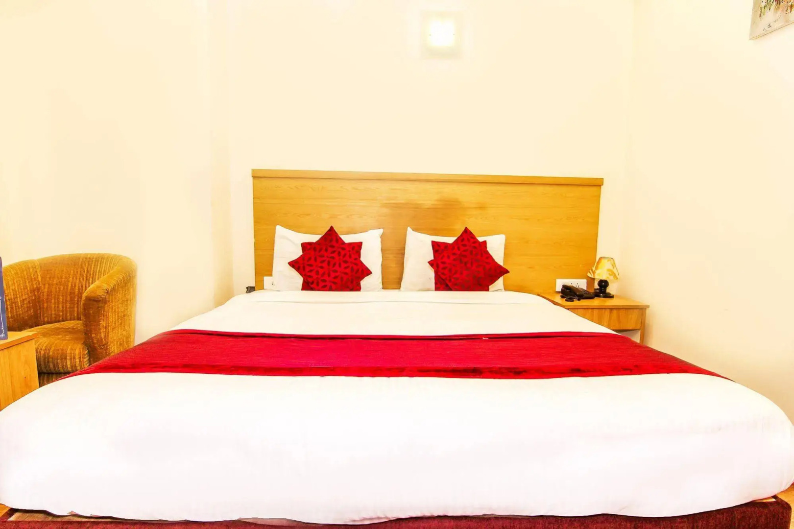 Townhouse OAK Hotel Edesia