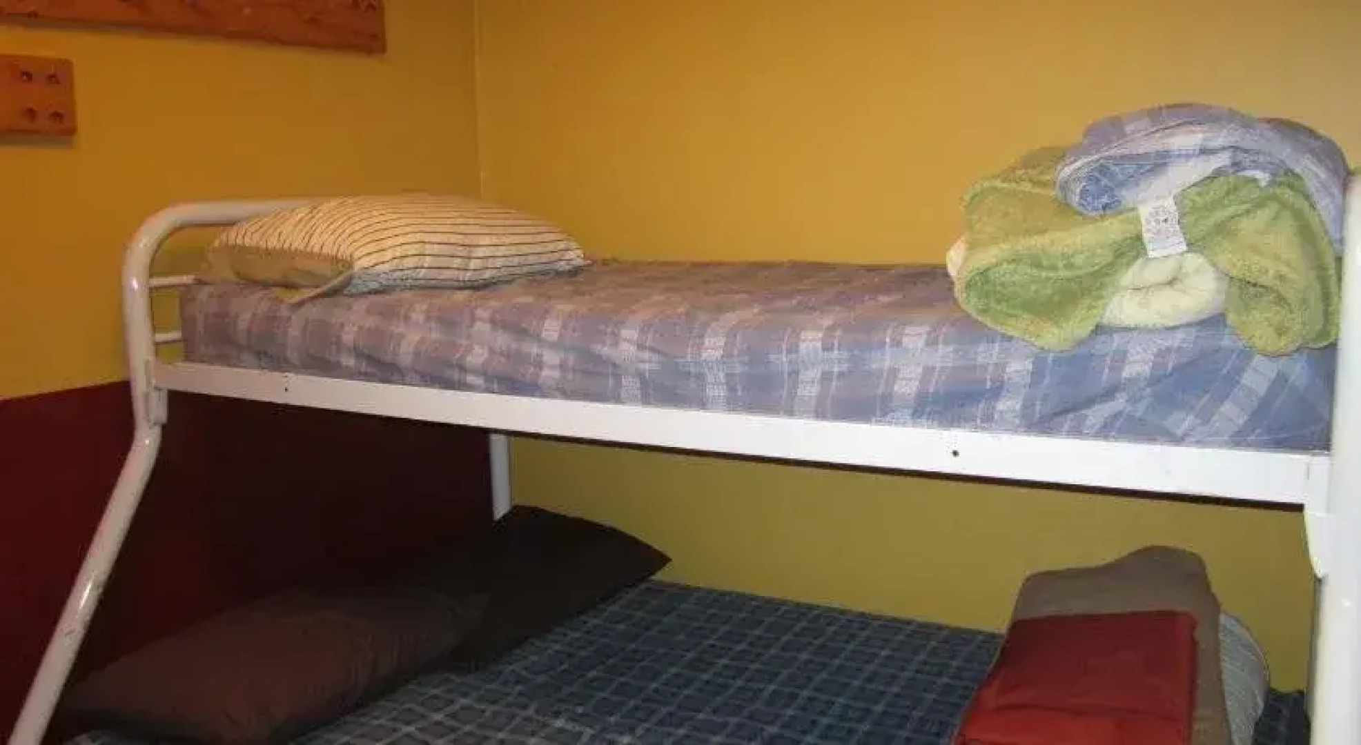 The Beez Kneez Bakpakers