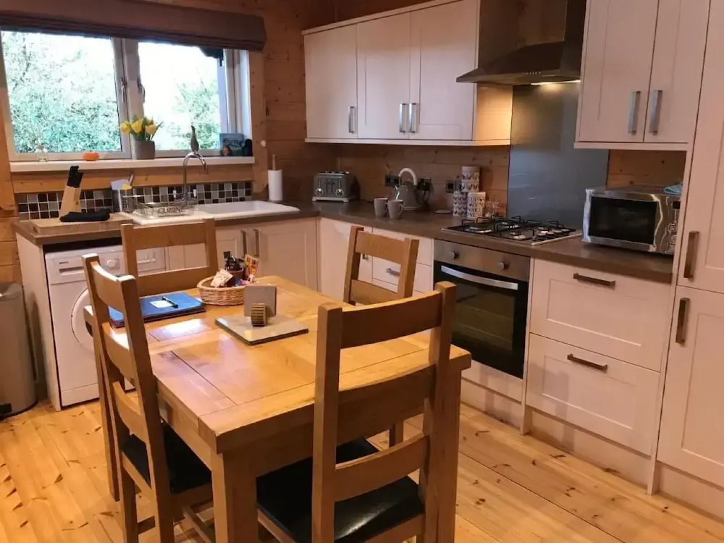 Hollybush Lodges