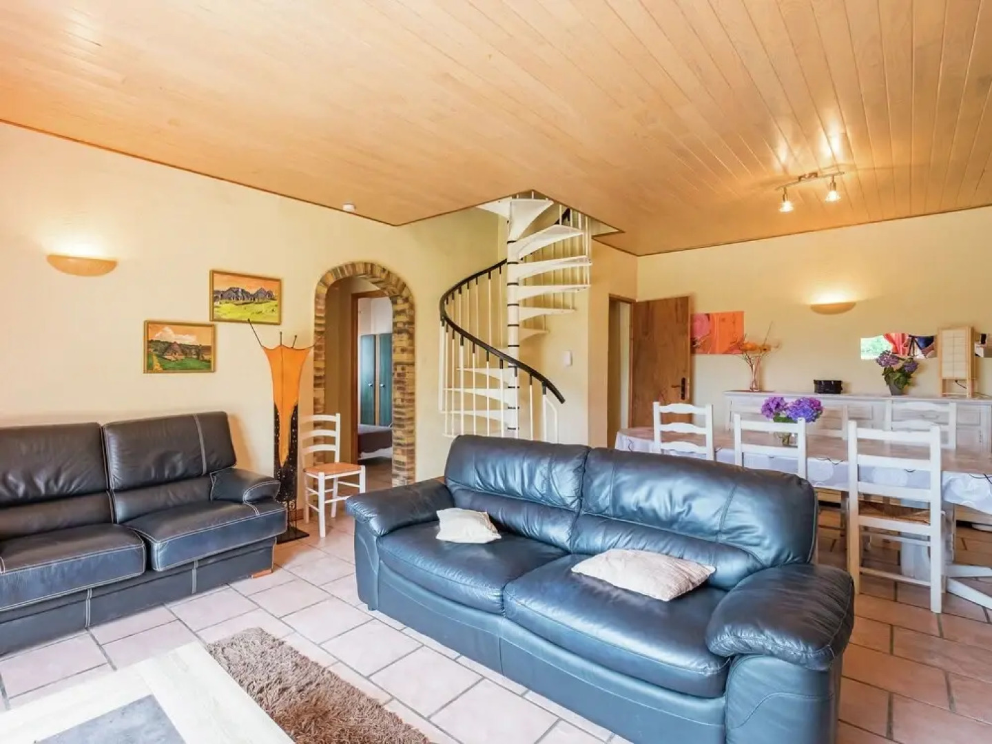 Modern Holiday Home in Marquay with a Private Swimming Pool