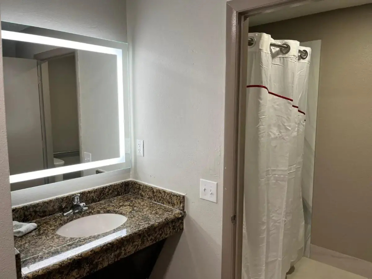 Red Roof Inn & Suites Newport News