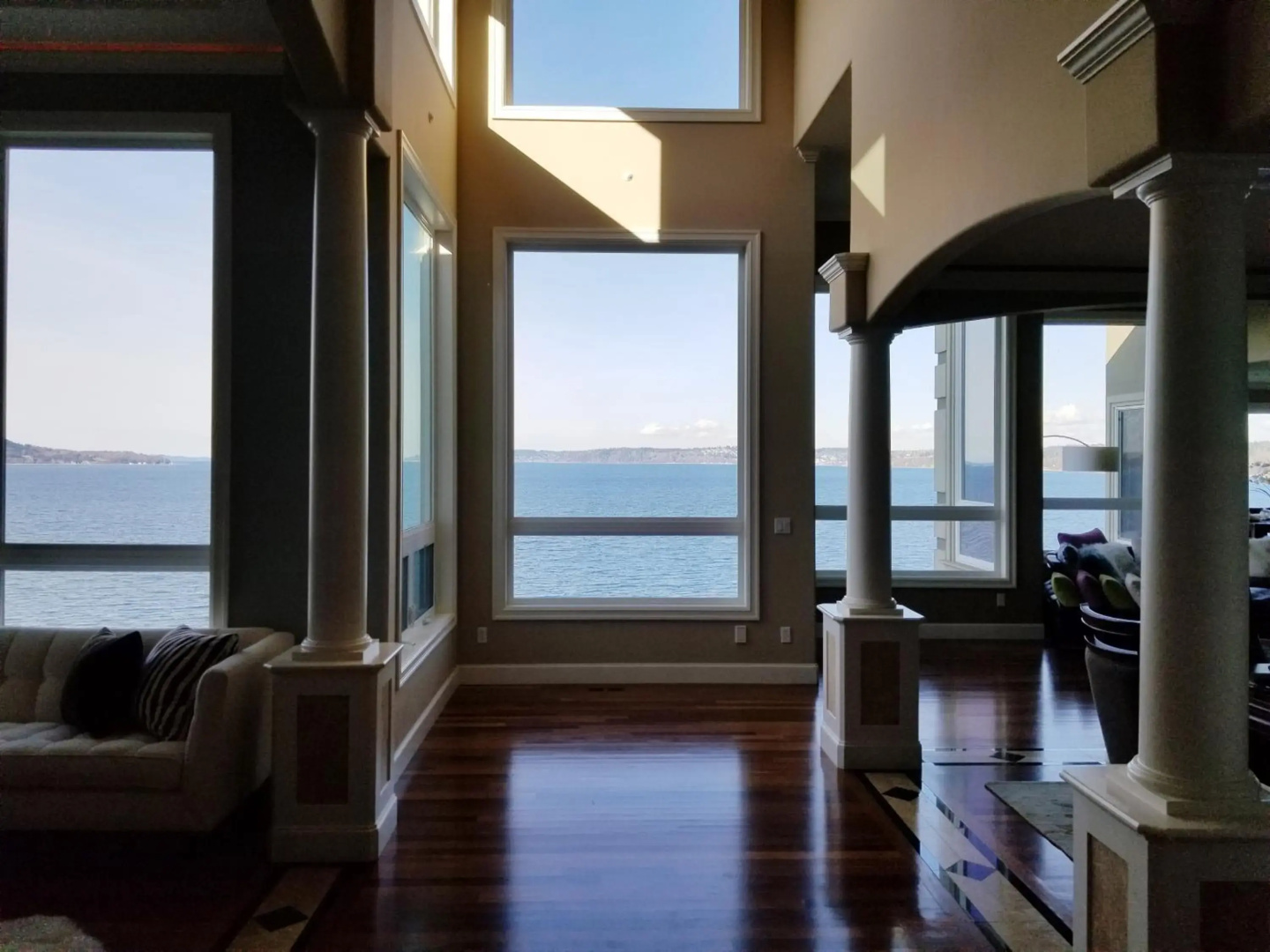 Redondo waterfront house with a private room