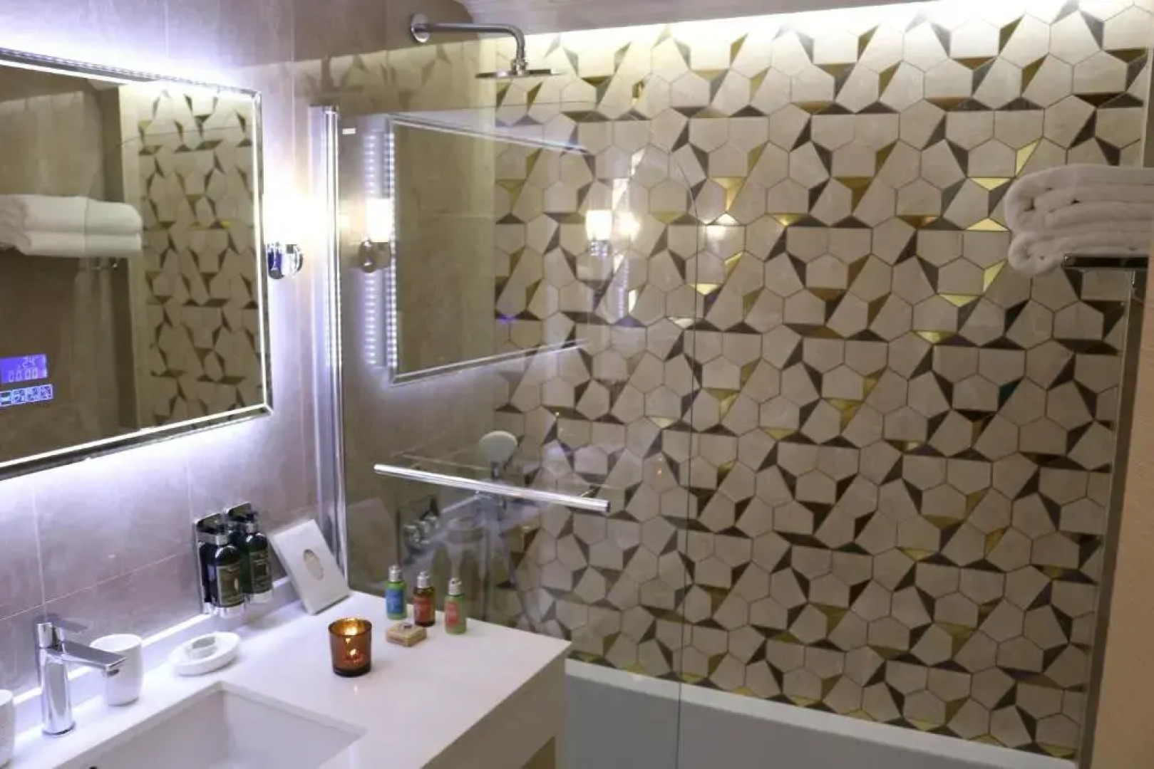 Yulya Villa By Taimoura