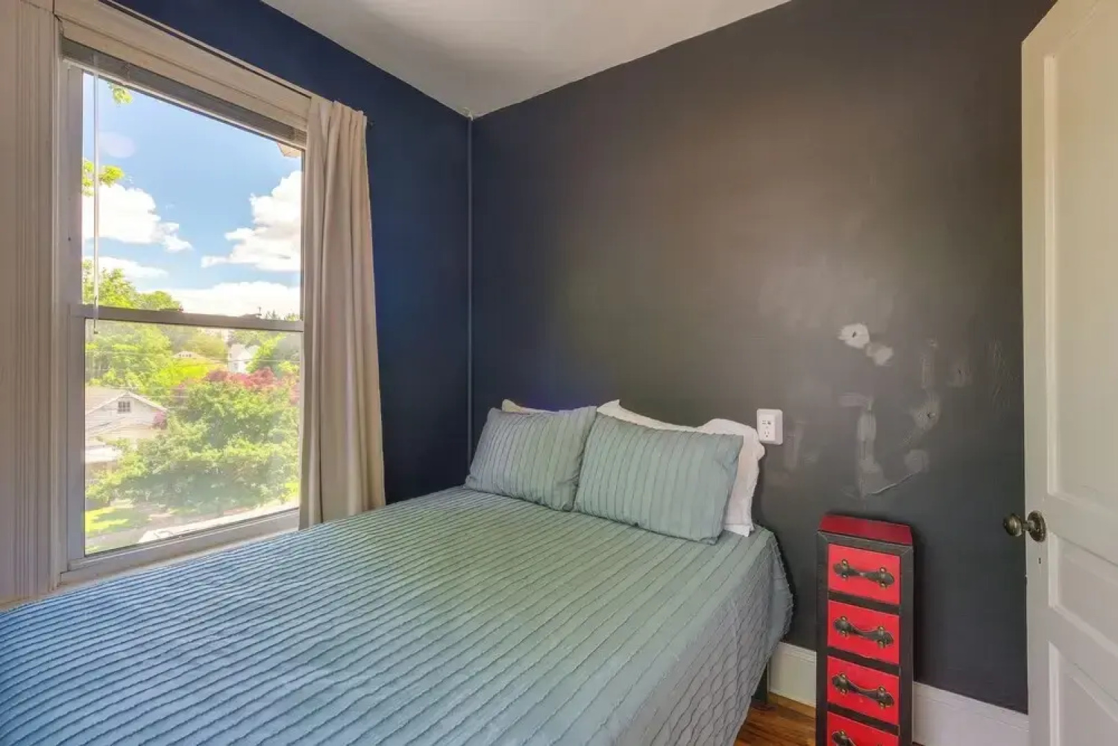 4 Mi to Liberty U: Huge Home w/ Yard & Hot Tub