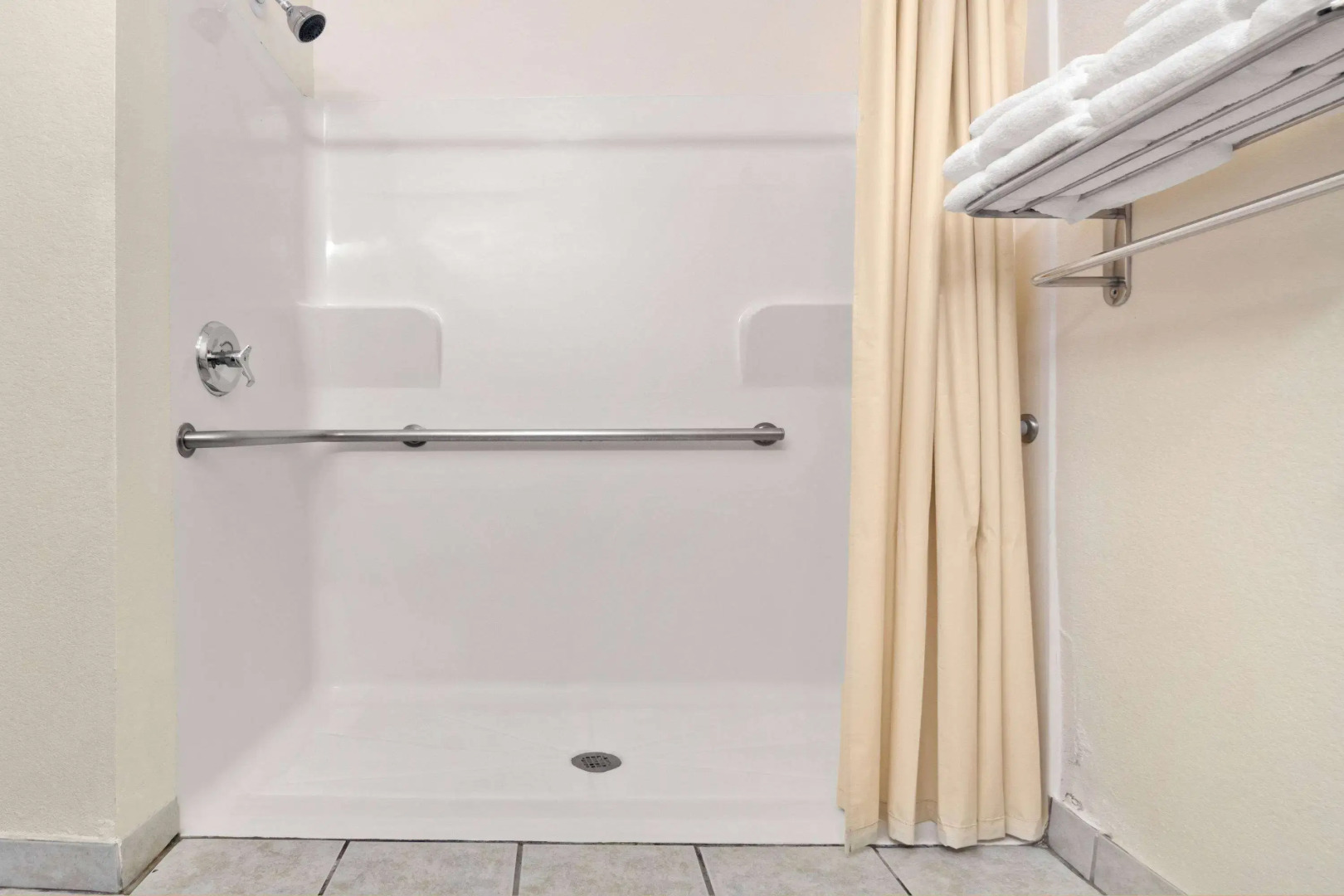 Super 8 by Wyndham Austin/Airport South