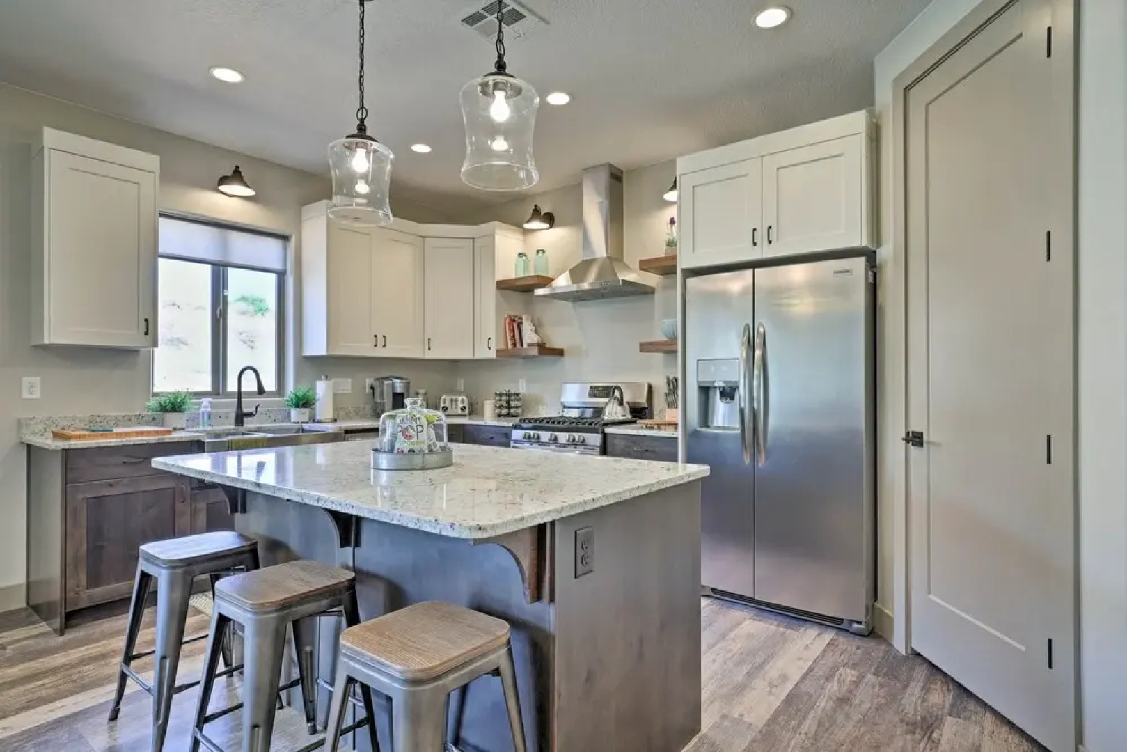 Day Trip to Zion: Home w/ Fire Pit & Pool Access