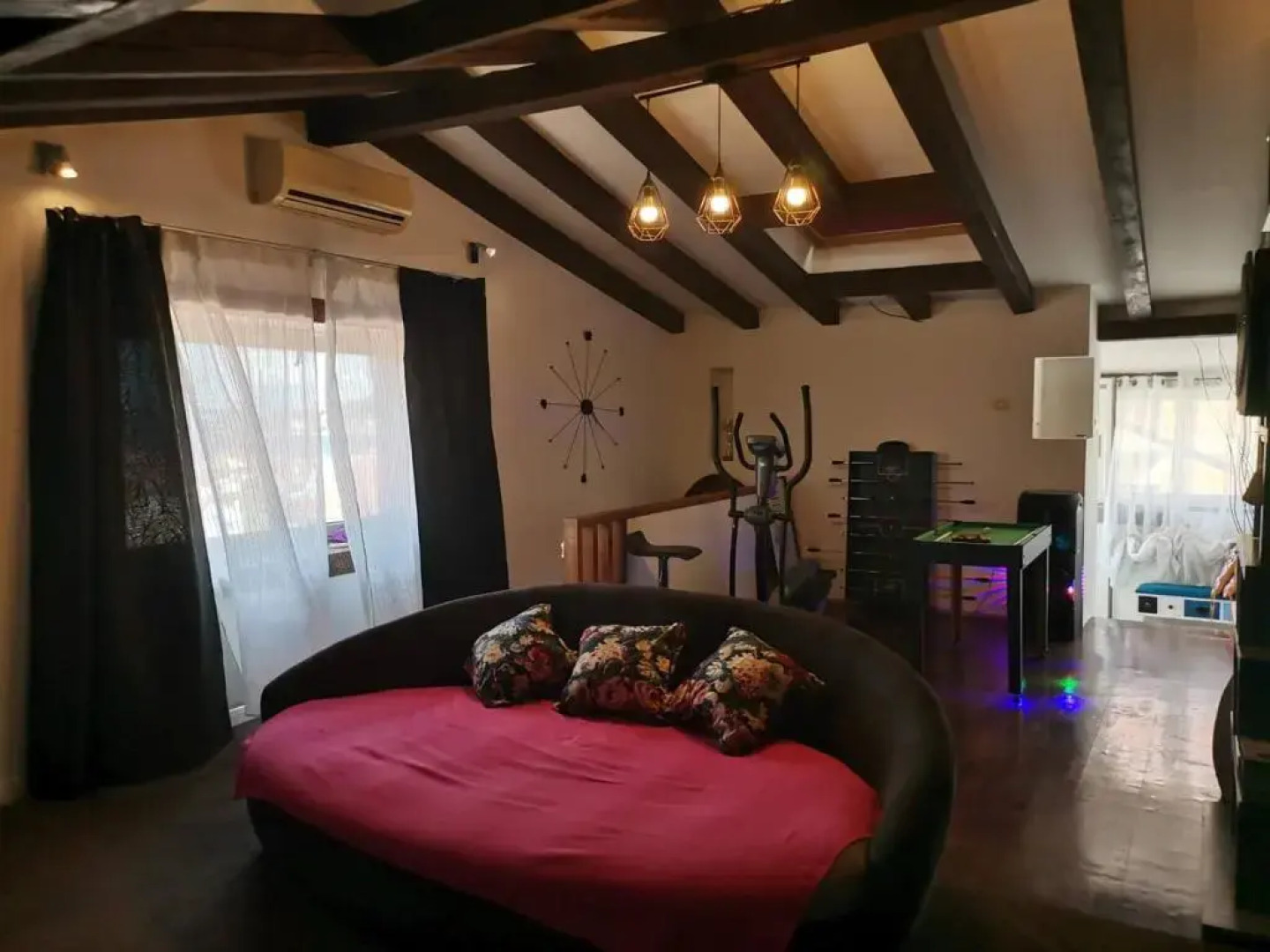 Cheerful Holiday House Illuminosa