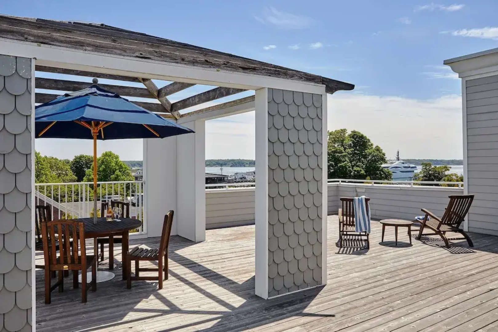 The Harbor Front Inn