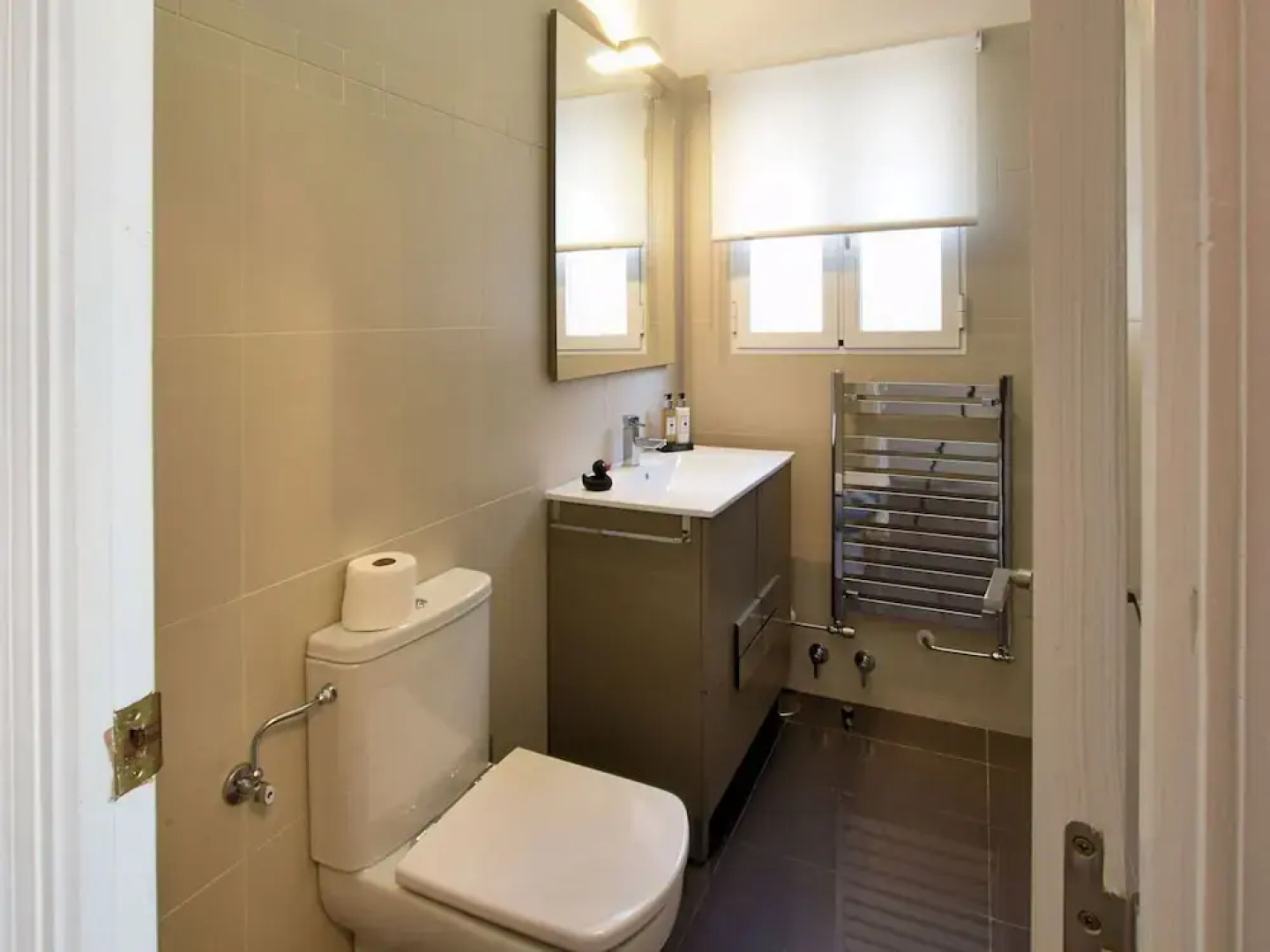 Graceful Villa in Sayalonga with Swimming Pool