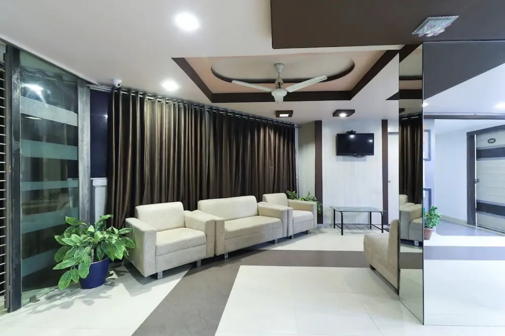 OYO 48524 Hotel Sweet Dream