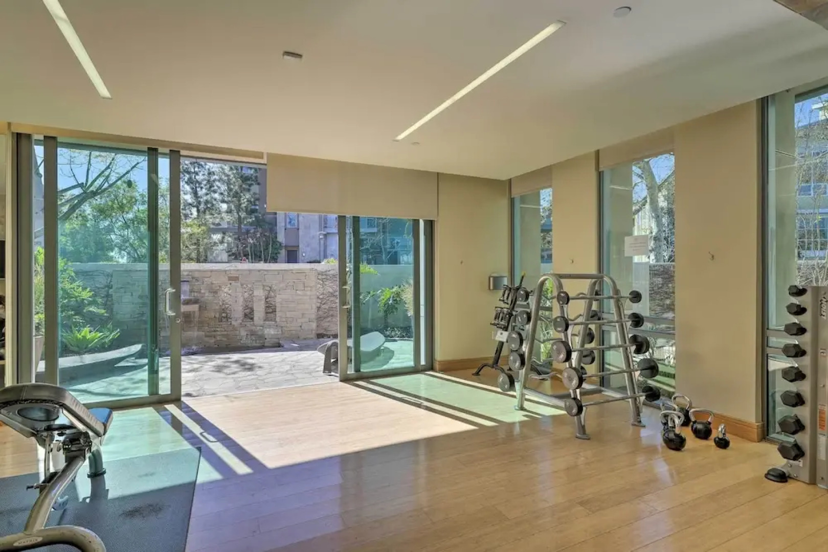 Modern Irvine Condo w/ Pool - 7 Mi to Beach!