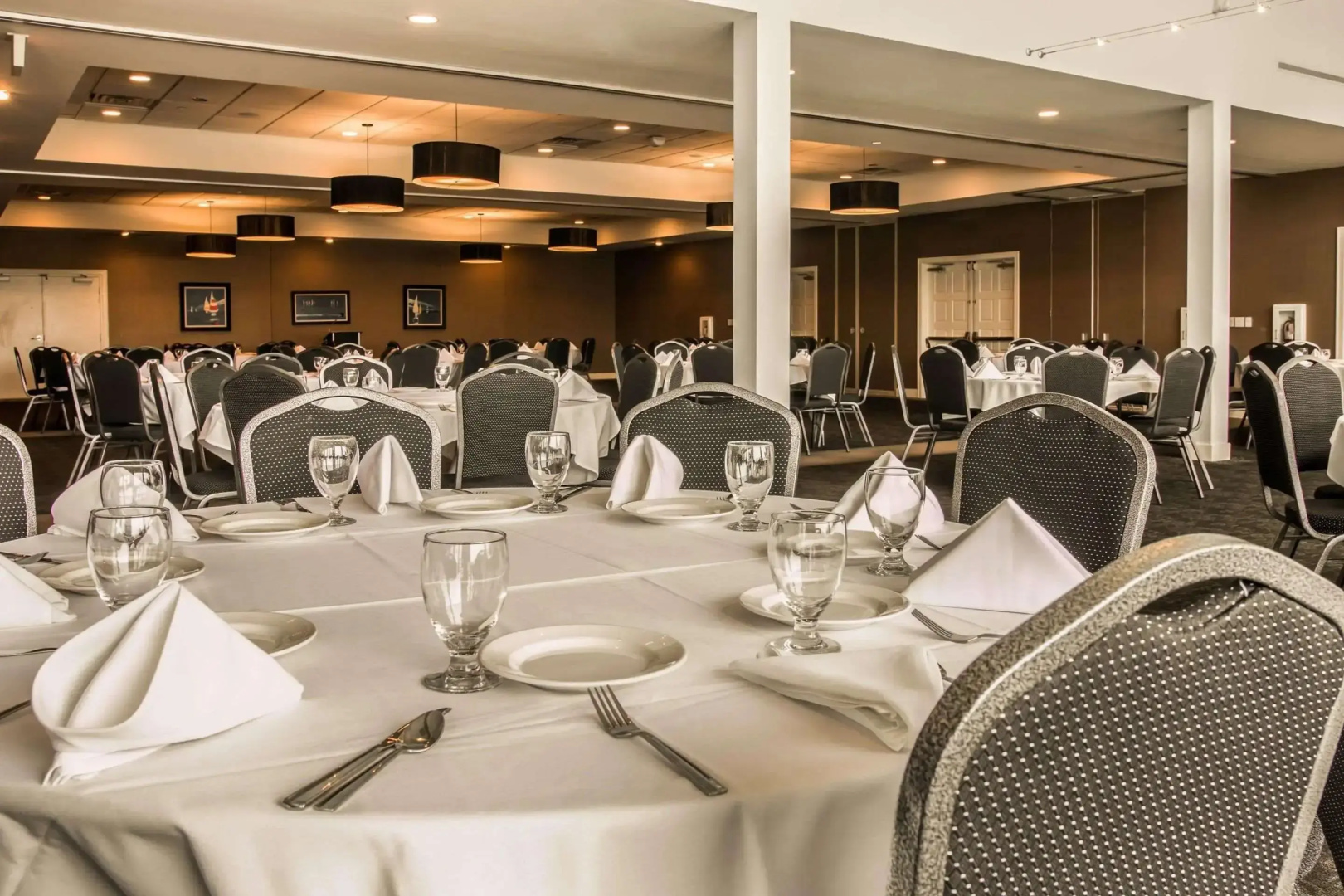 Shoreline Inn & Conference Center, an Ascend Collection Hotel