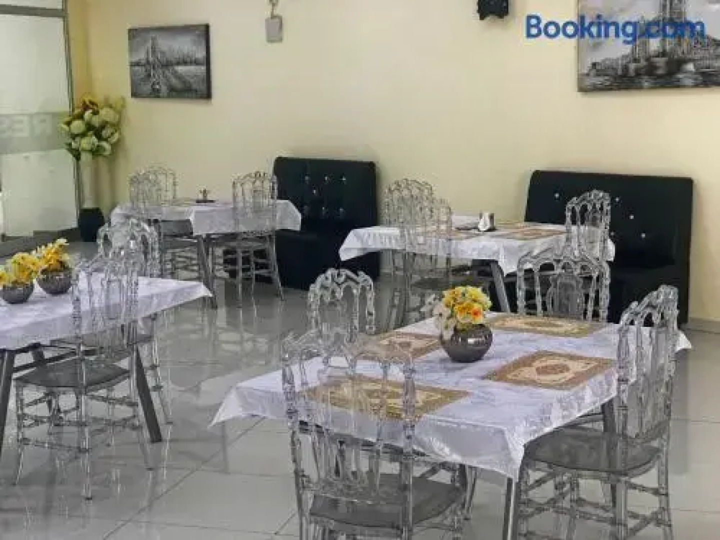 16 Quartos disponíveis - Edifício Piramide