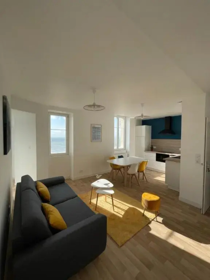 Appartement rénové dans villa d'exception face à la mer
