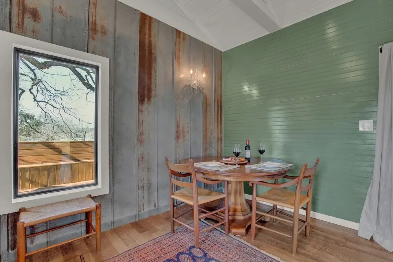 Luxury Cabin-right Across From Albert Dance Hall!