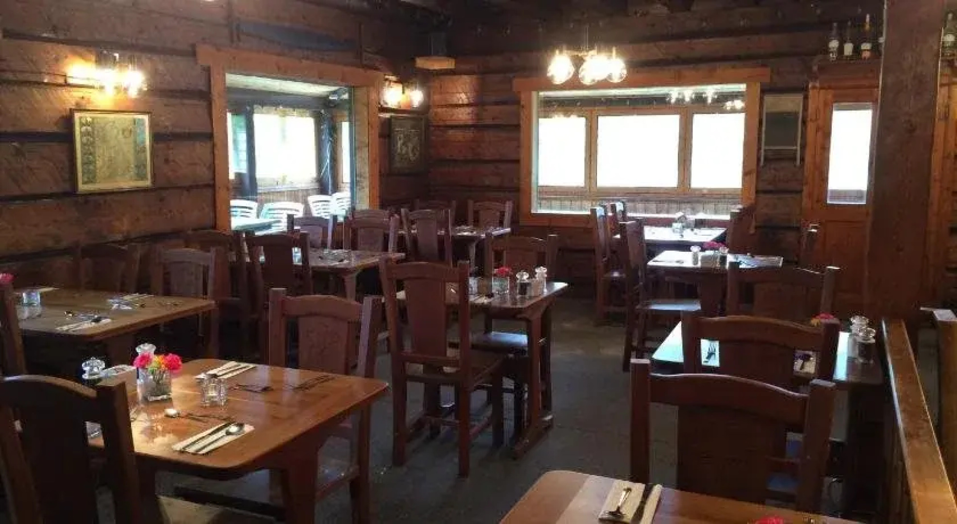 Helmcken Falls Lodge