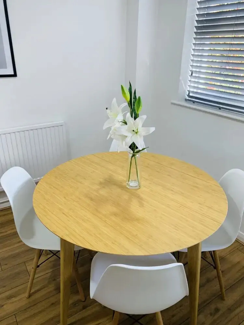 SA Today Farnham with Fibre Wi-Fi & Netflix