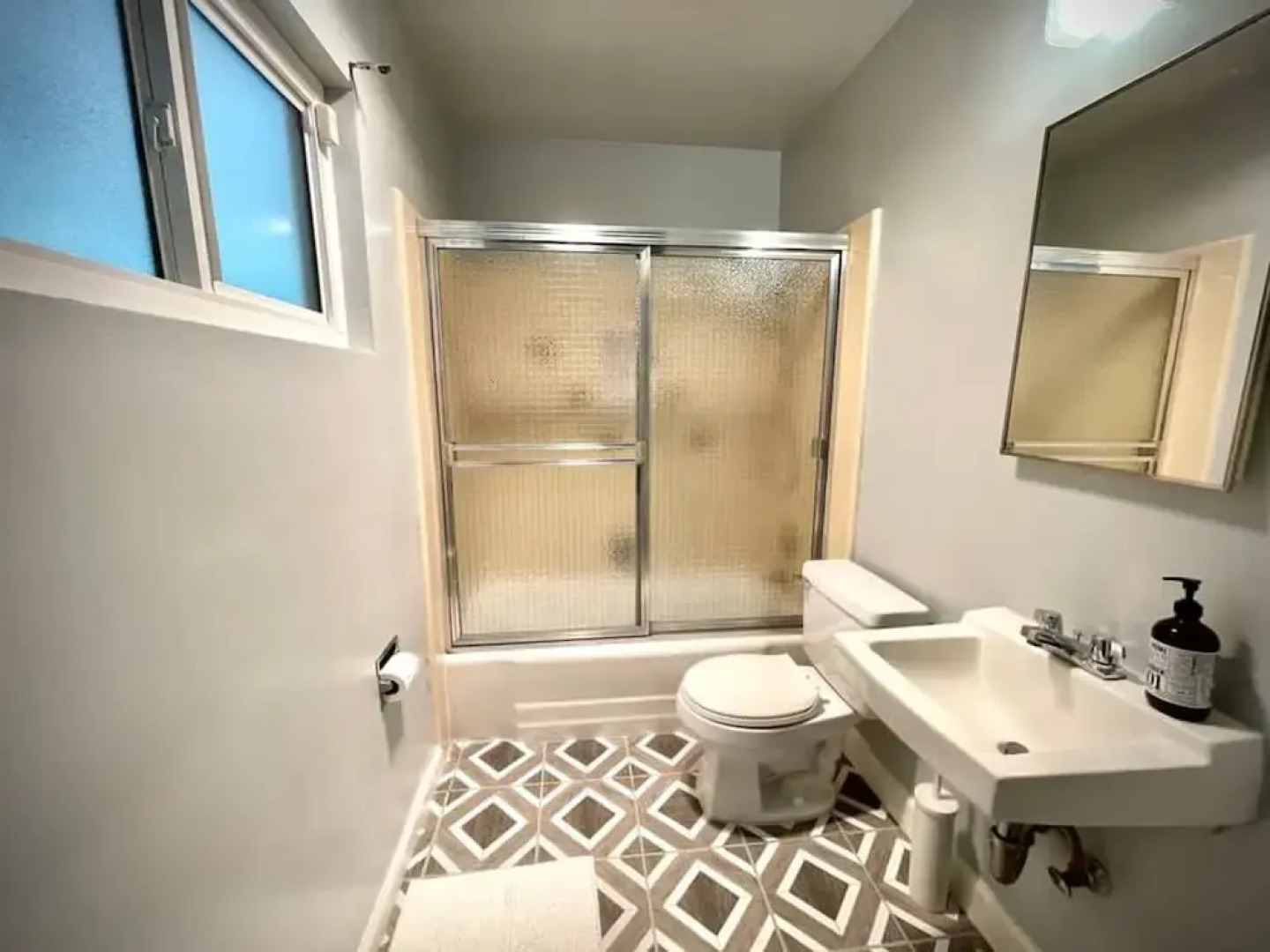 Pacific Dreams at Woodland Hills Distinguished 8 Br 6 5 BA Residence With Pool and Spa Sleeps 16