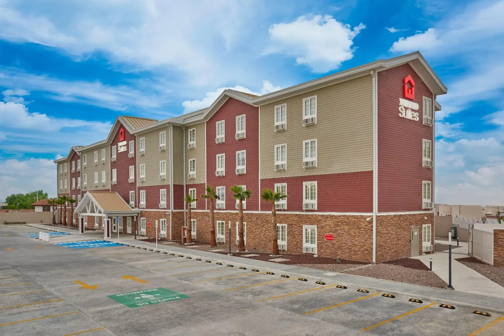 Extended Suites Celaya Galerías