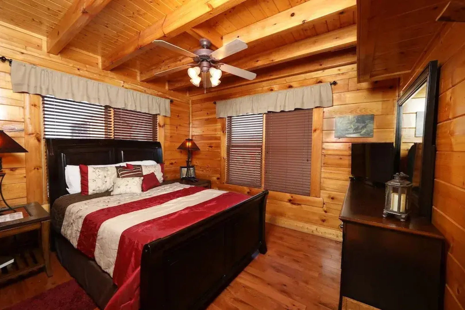 BearADise in the Smokies - Two Bedroom Cabin