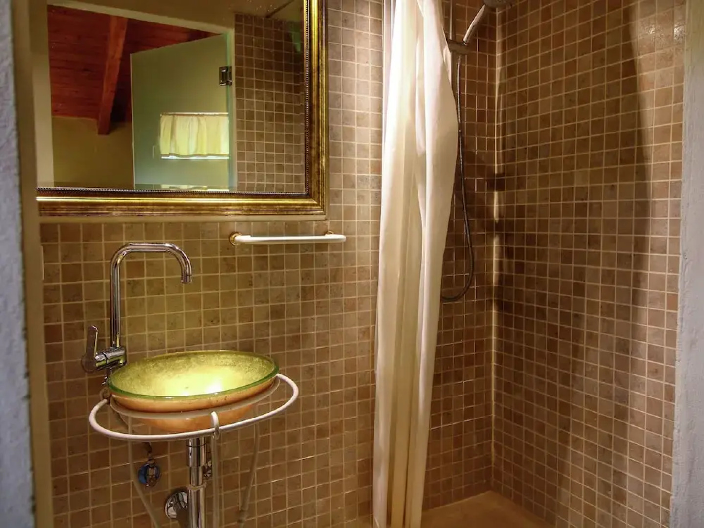 Luxurious Villa in Monte San Savino with Jacuzzi