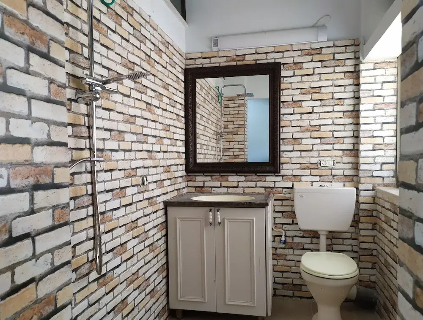 Ahuzat Shaul - Studio