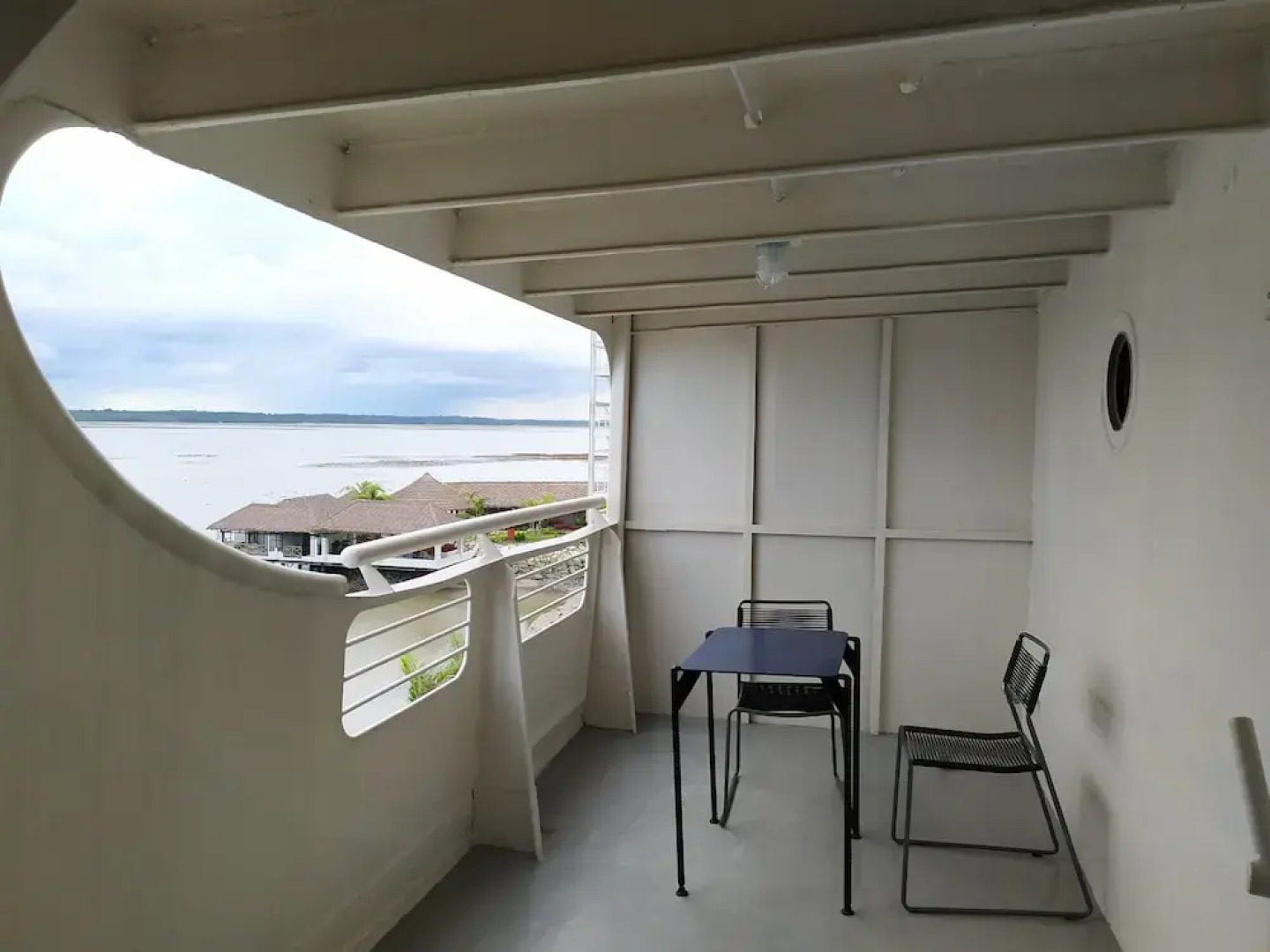 Doulos Phos The Ship Hotel