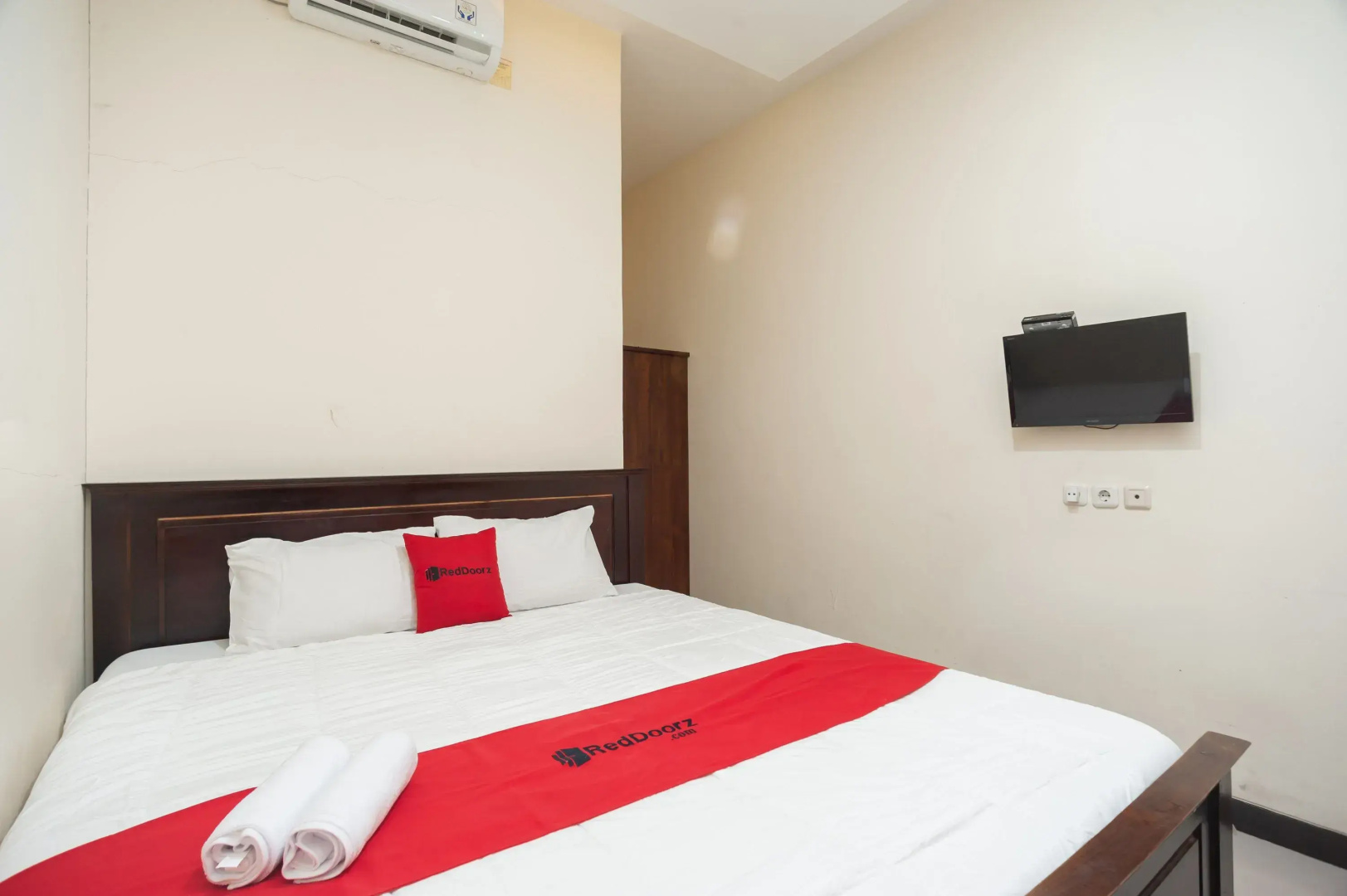 RedDoorz Plus near Universitas Indonesia