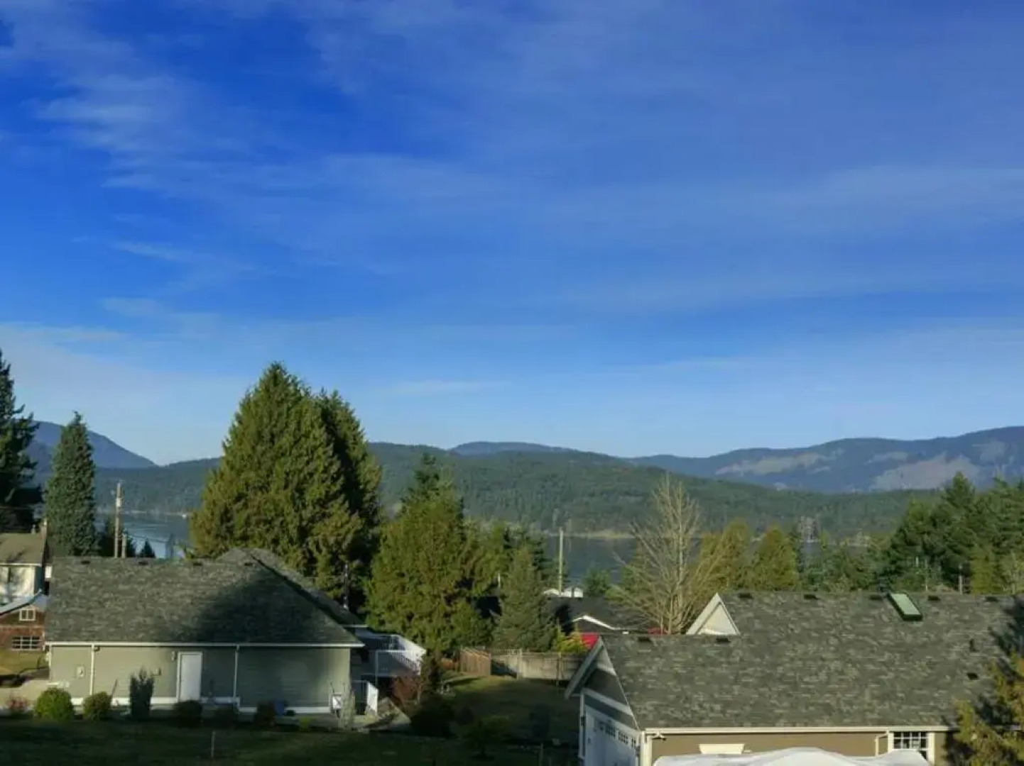 John and Jacqueline Big 4 Bd, 4 Ba home, Steps to Ocean with EV Charger