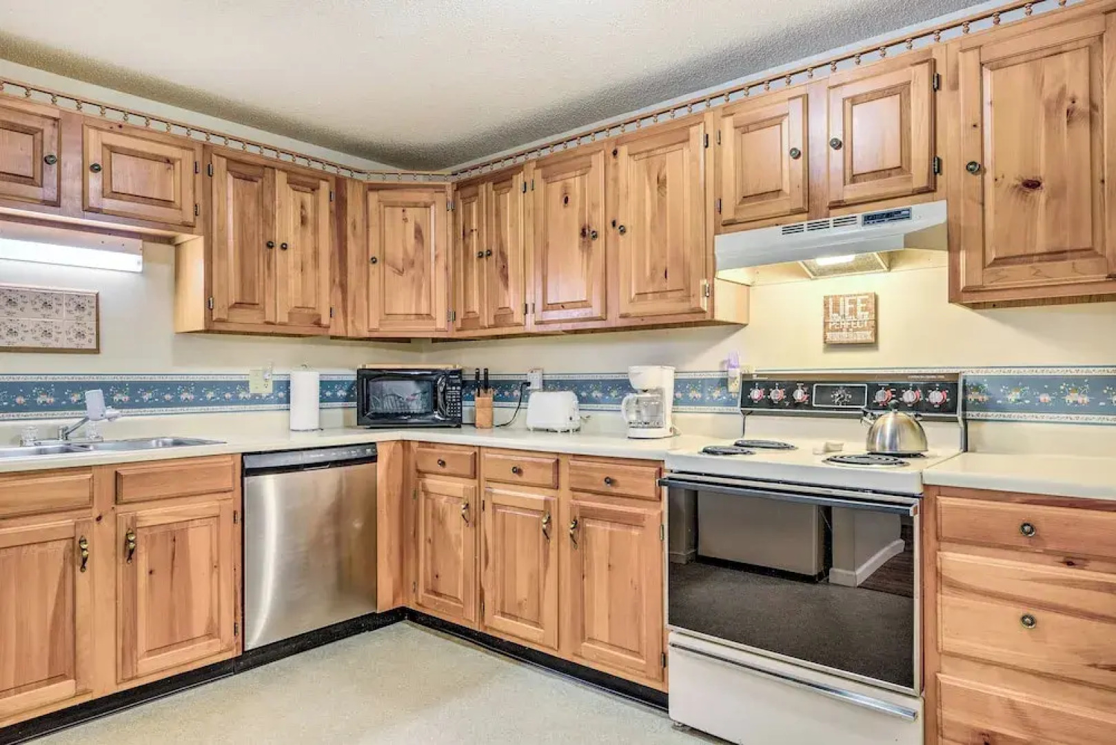 Bartlett Condo ~ 1 Mi to Attitash Resort!