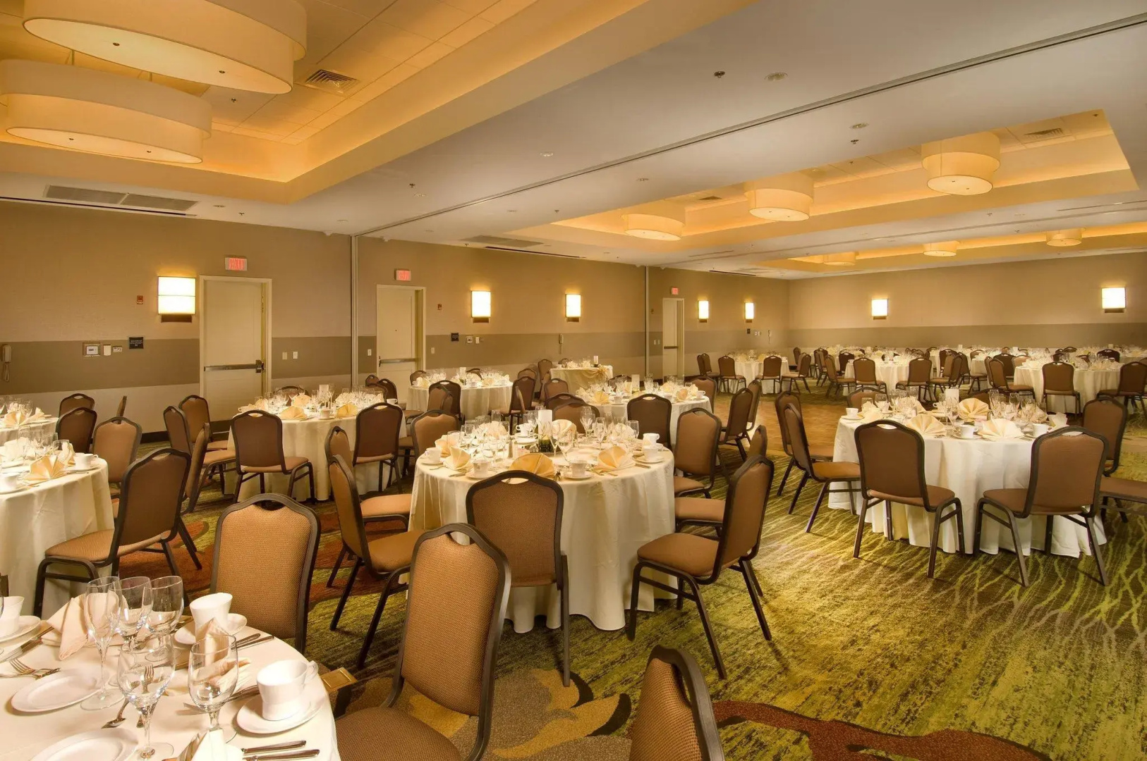 DoubleTree by Hilton Sterling - Dulles Airport