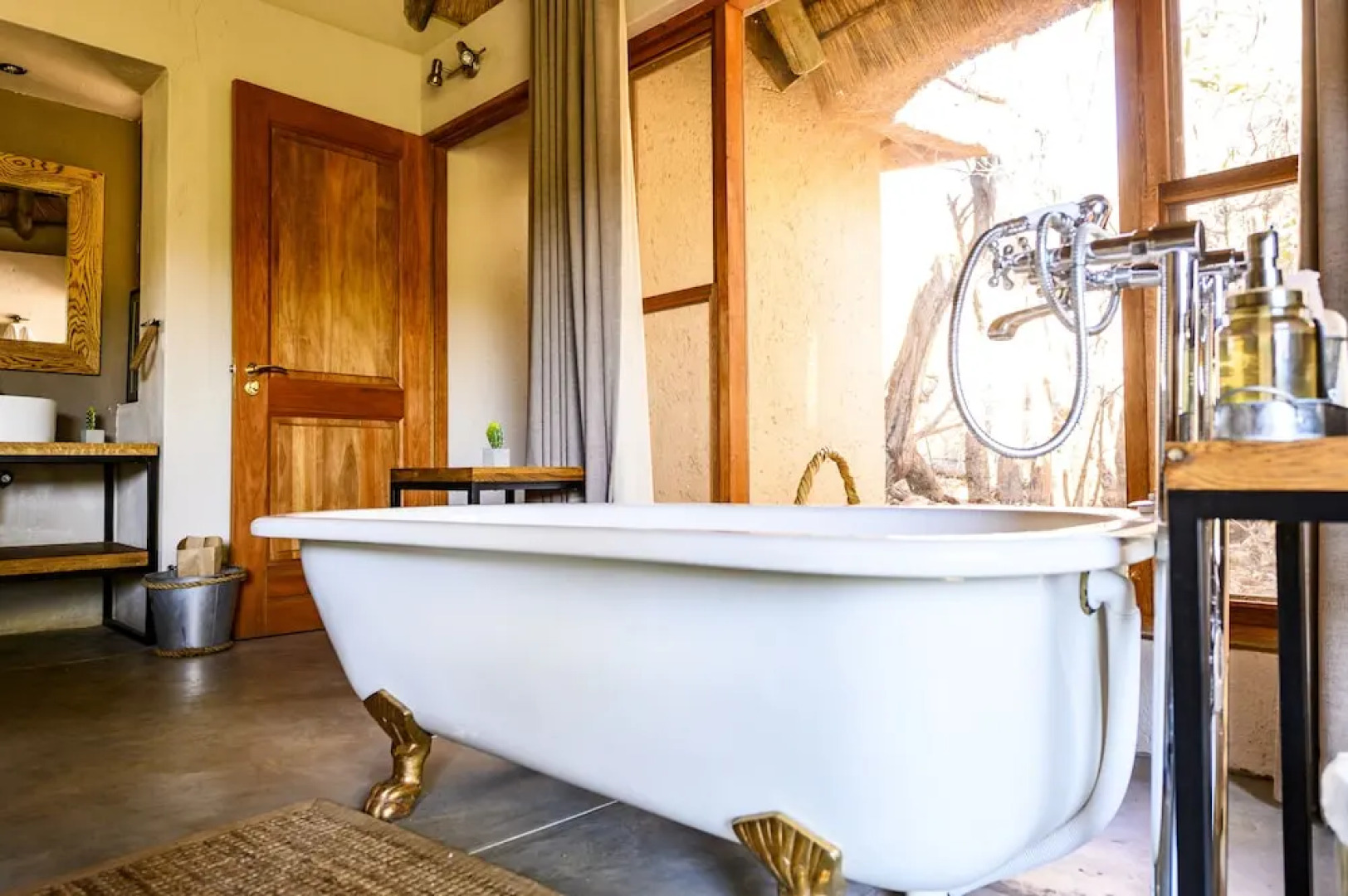 Toro River Lodges Big 5 Exclusive Safari
