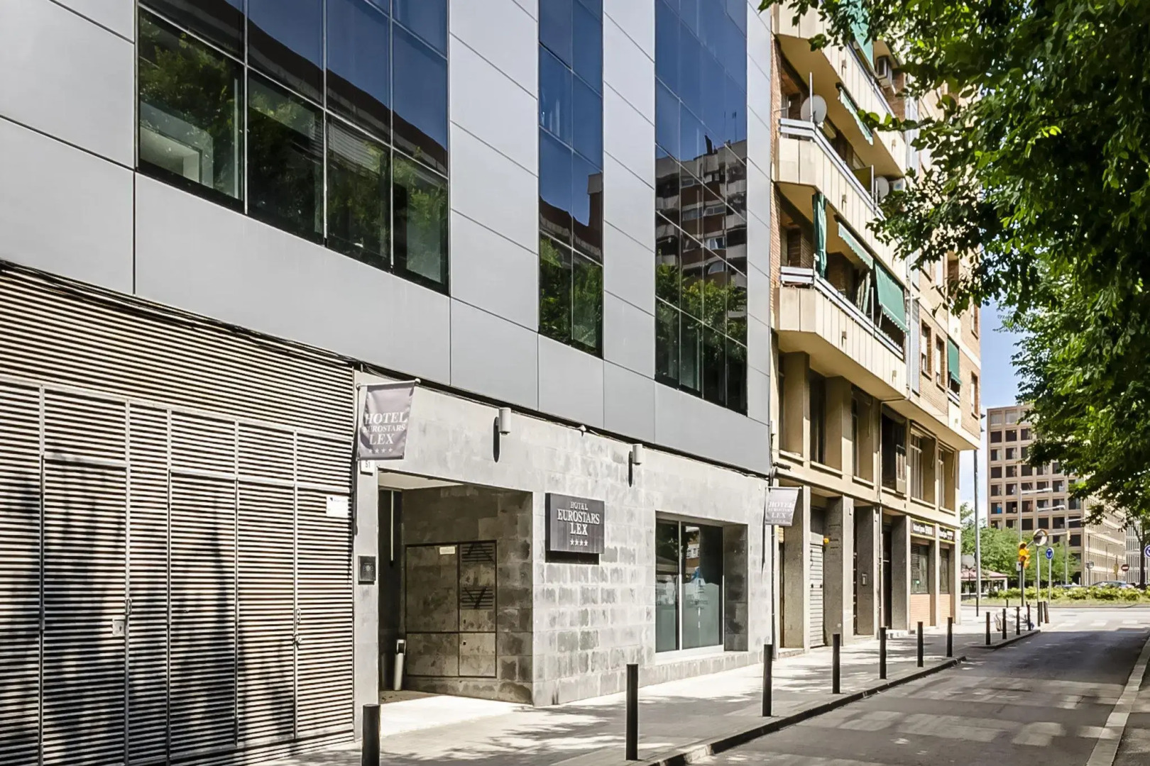 Отель Ikonik Lex