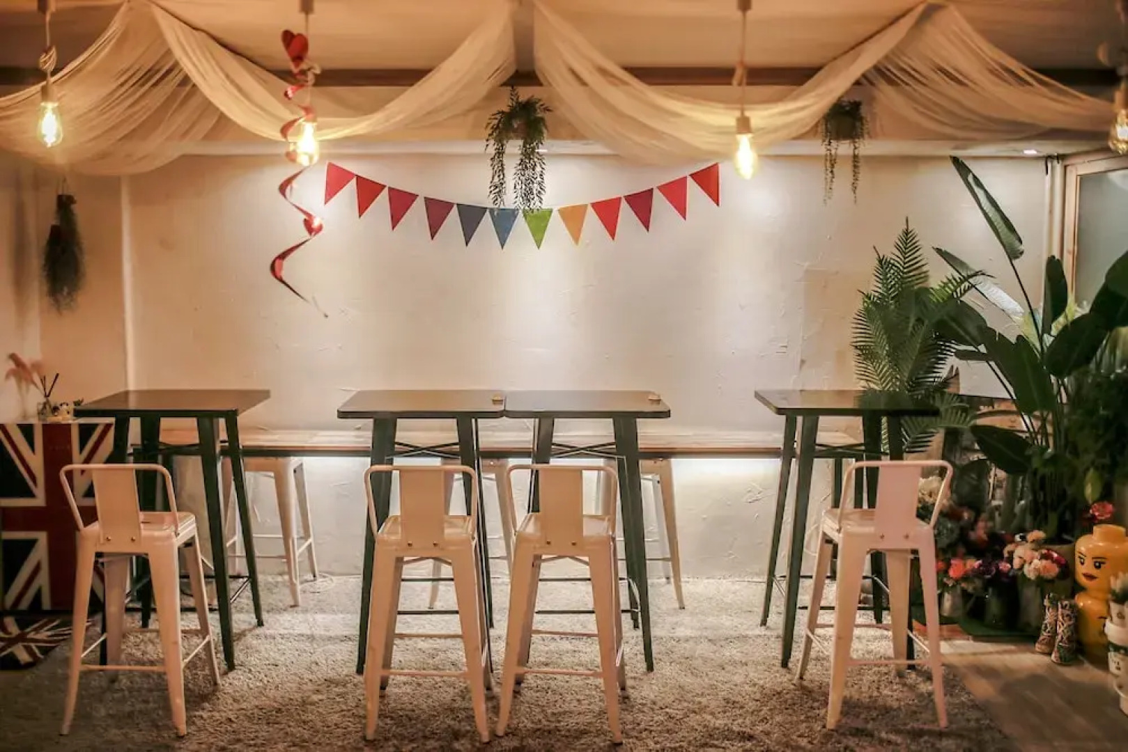 Across the Street Guesthouse - Hostel