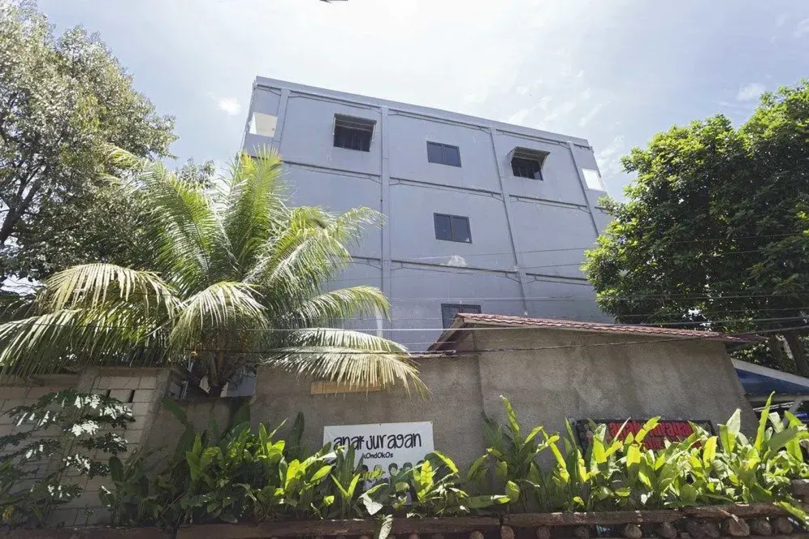 RedDoorz near University of Indonesia