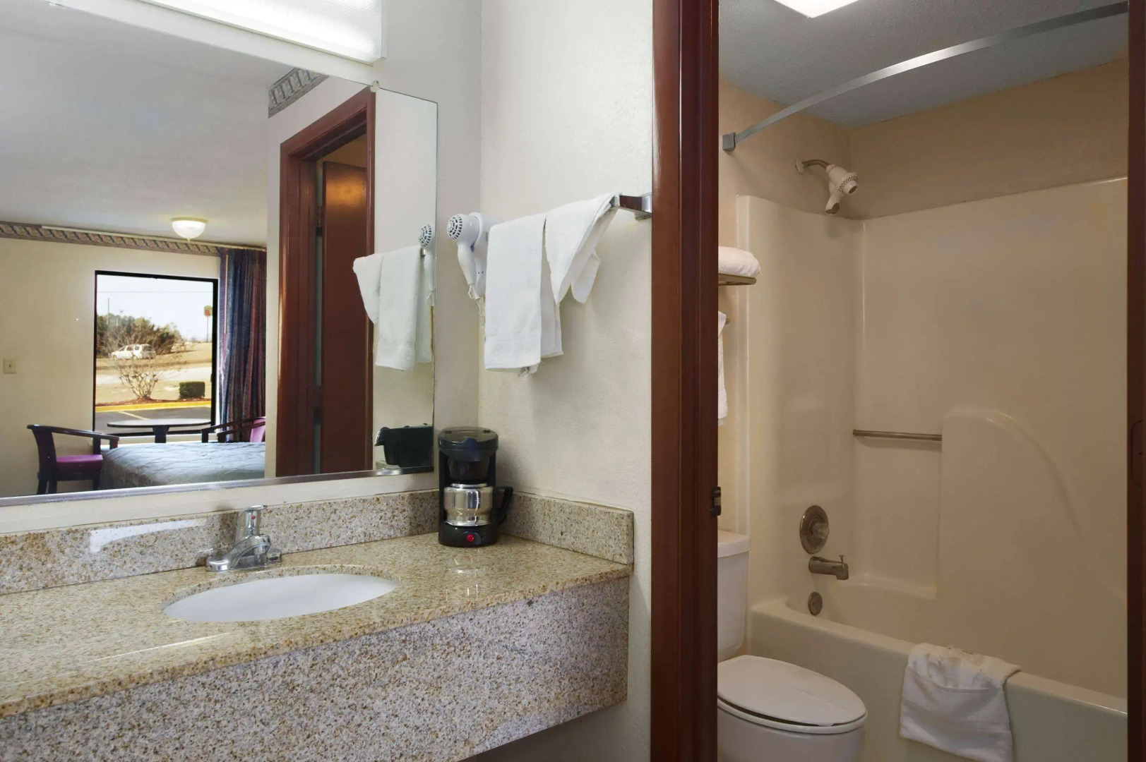 Days Inn by Wyndham Augusta / Fort Eisenhower